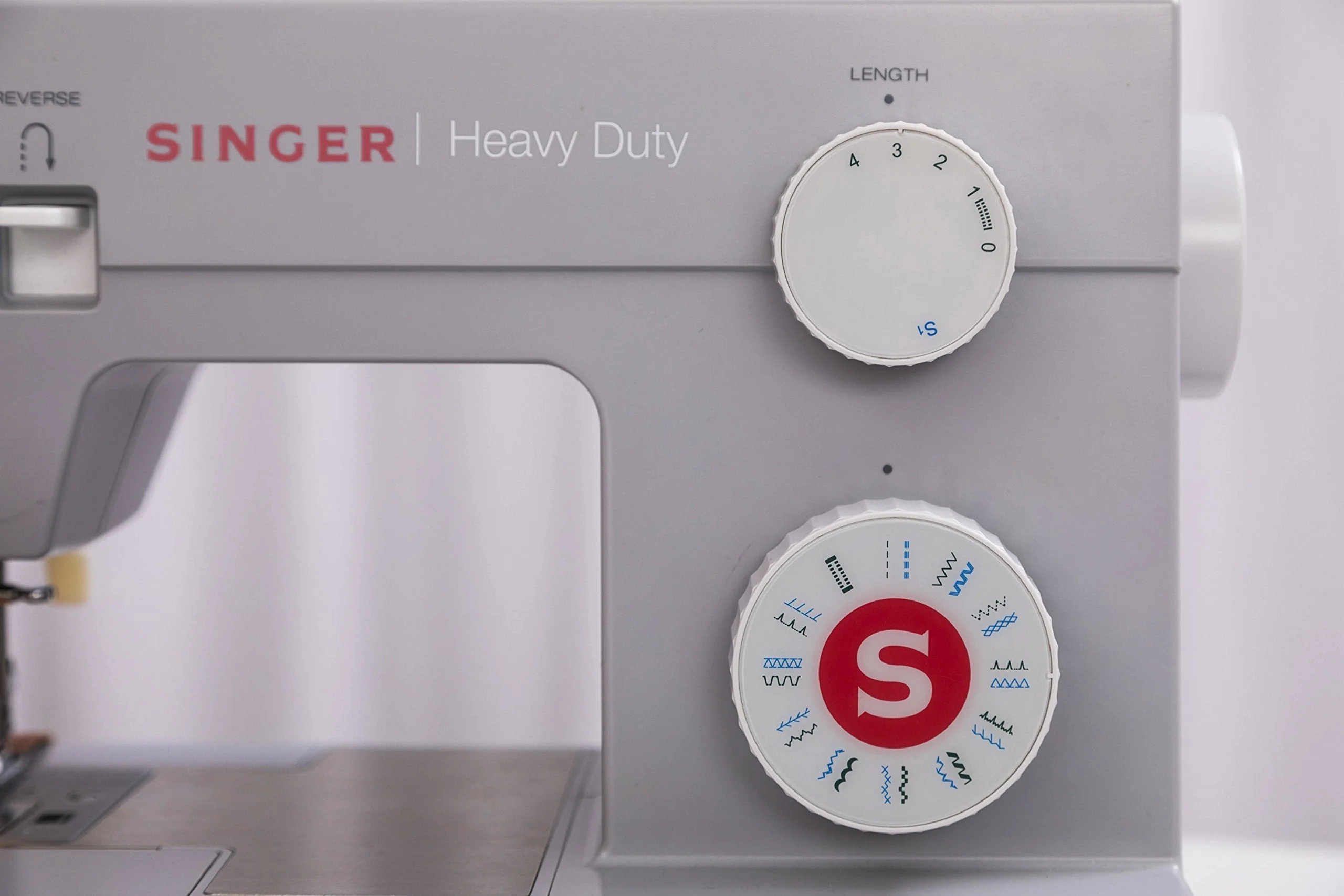 SINGER Heavy Duty 4423 Sewing Machine