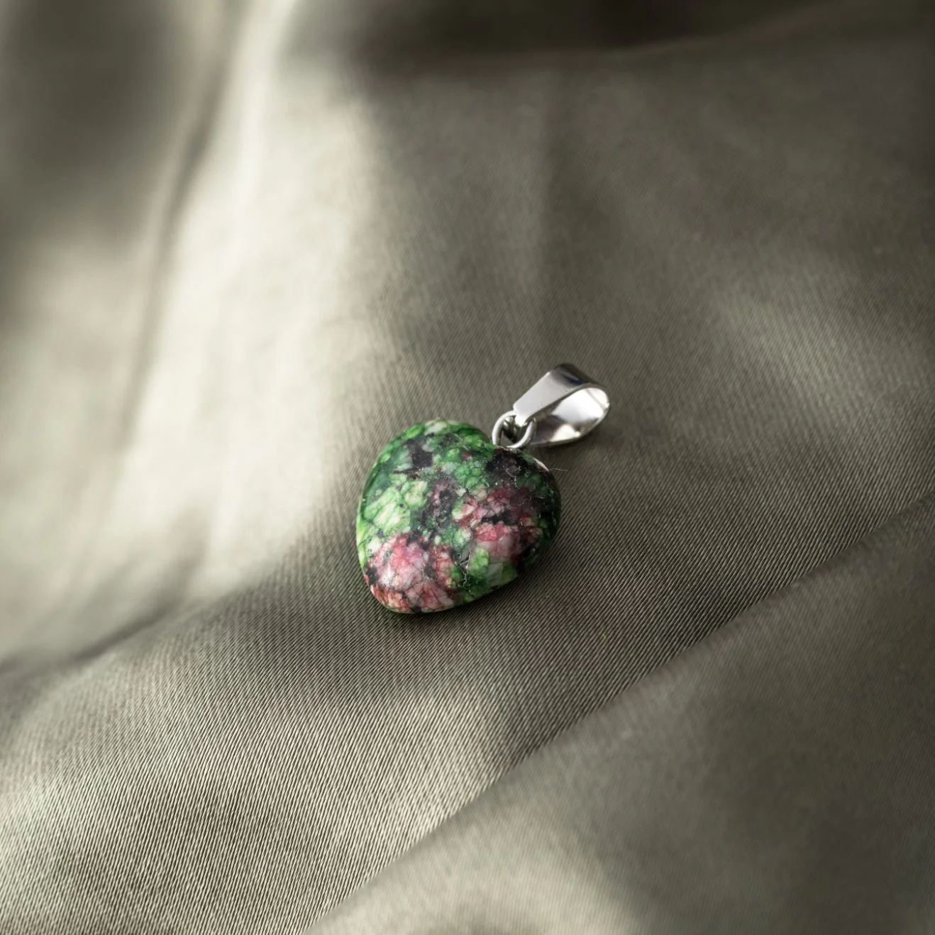 Hanger Edelsteen Hart - Geslepen Hartje Robijn Zoisiet - Wilskracht