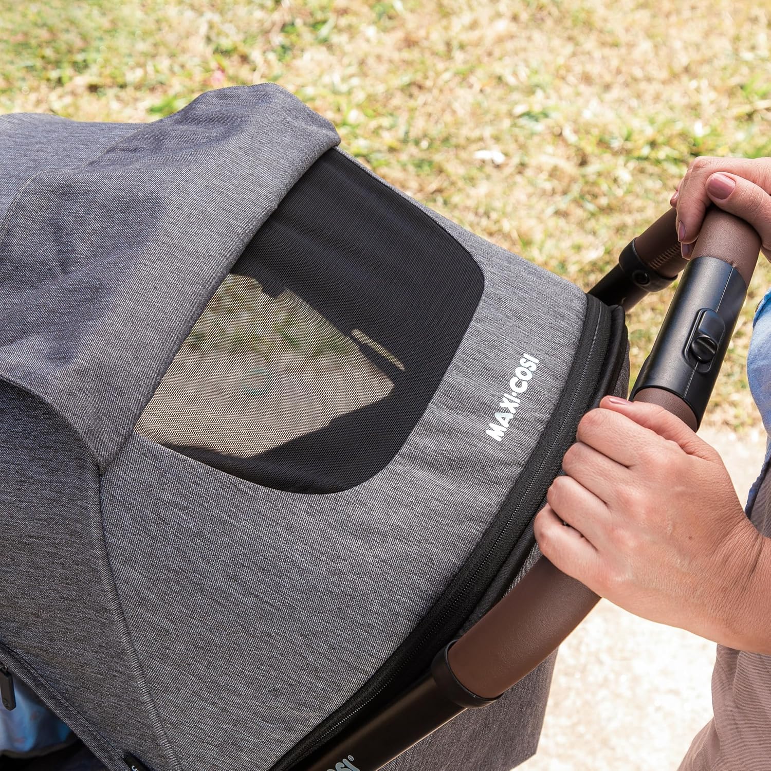 Maxi-Cosi Lara2 Baby Kinderwagen, 0–4 Jahre, 0–22 kg, federleichter, kompakter Buggy, 3 Liegepositionen, flache Liegeposition, klein zusammenklappbar, Schultergurt, Essential Graphite