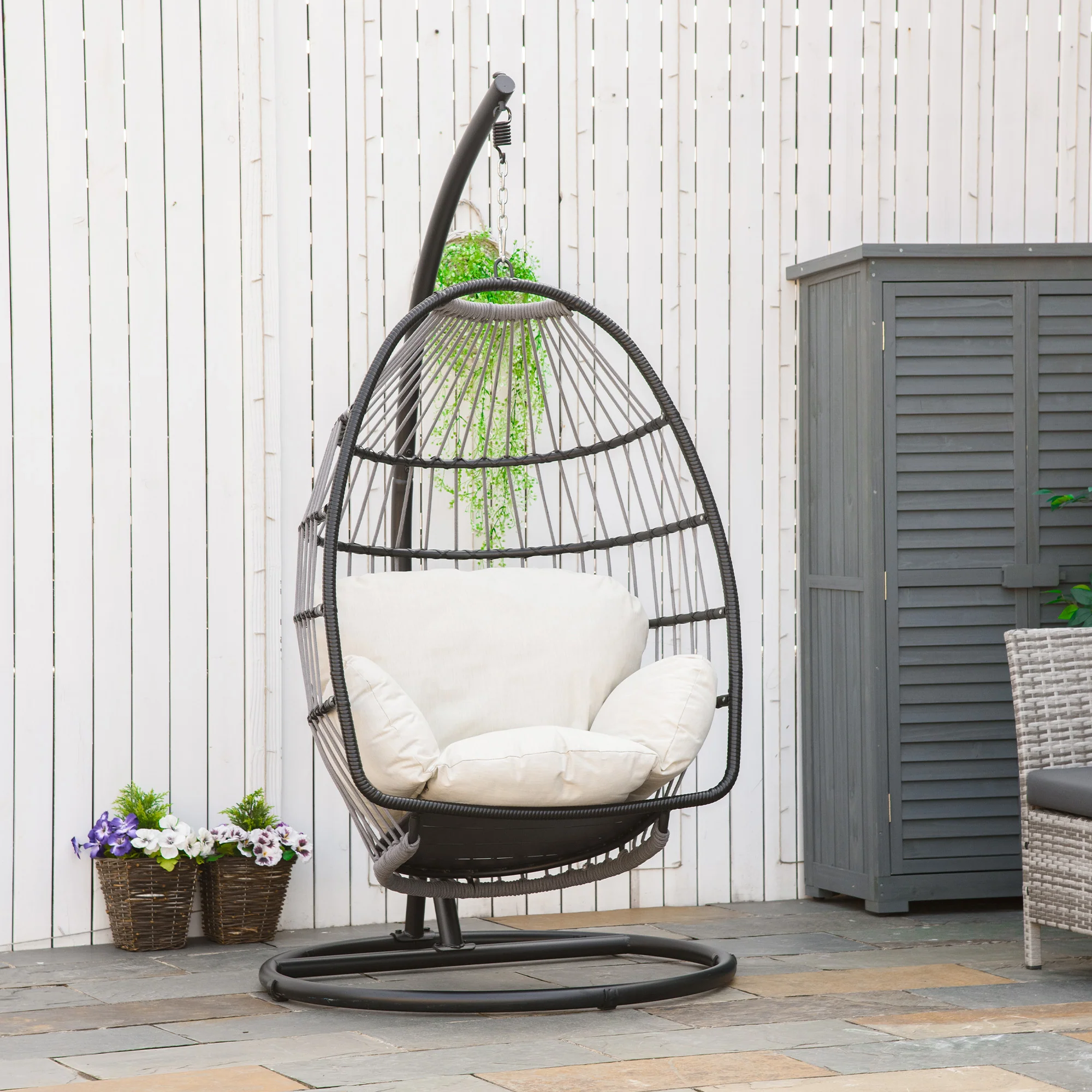Outsunny hangstoel hangmand met frame hangende schommel hangstoel met kussenmand opvouwbaar metaal zwart + crème wit 101 x 101 x 188 cm
