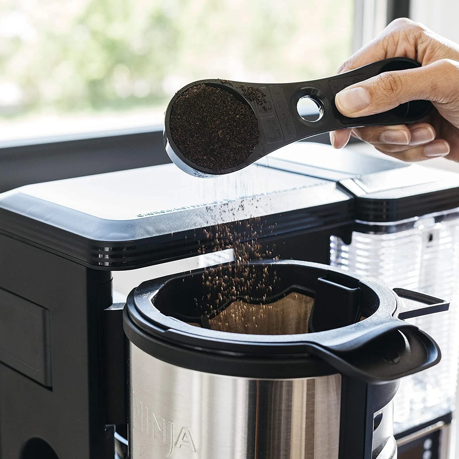2025 Cafetera Especialidad Ninja con Jarra de Vidrio de 50 Oz, Acabado en Negro y Acero Inoxidable