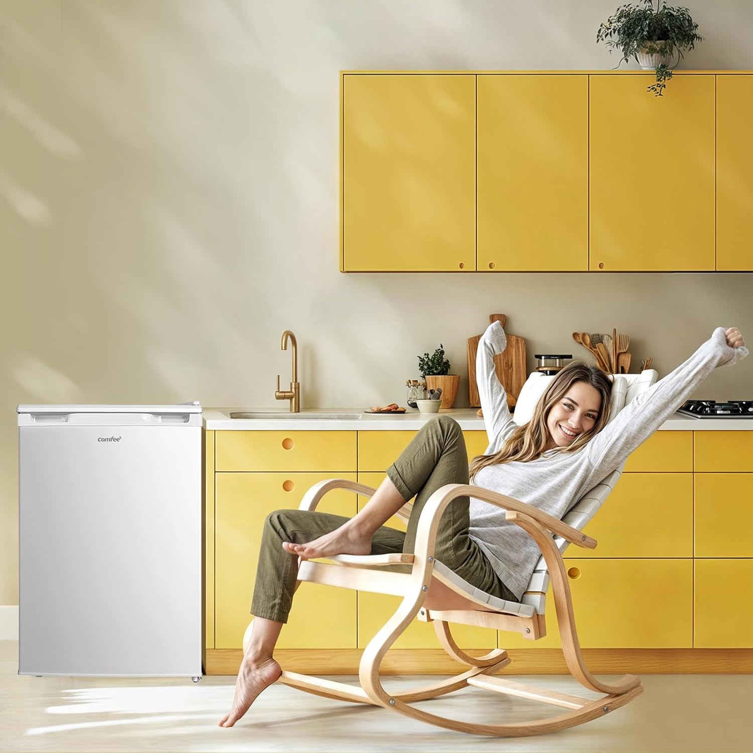Comfee RCD113WH3EU(E) 113L Kühl-Gefrierkombination,113L Kleinkühlschrank mit 4-Sterne-Gefrierfach, 16L Gefrierfach -18℃-8℃,35dB, Inverter-Kompressor,Weiß