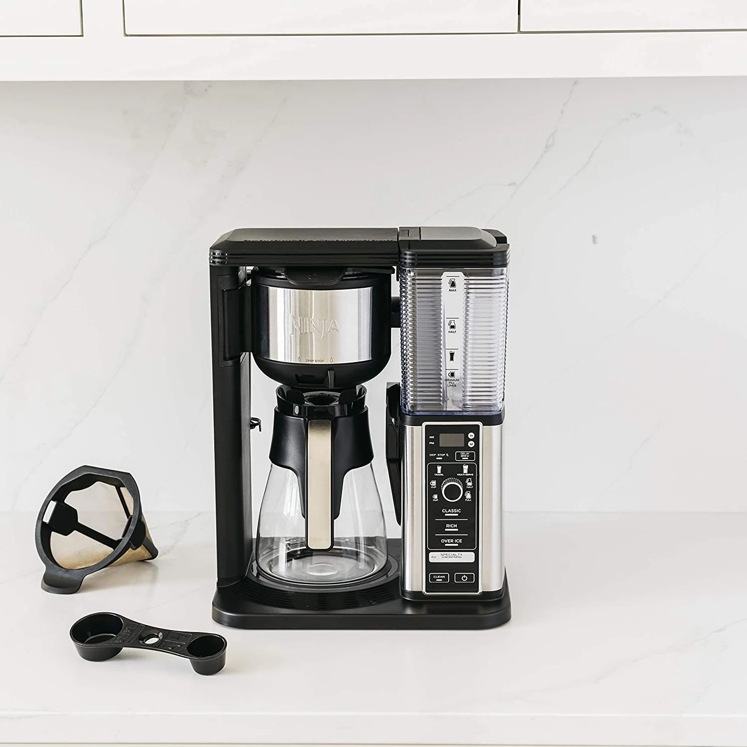 2025 Cafetera Especialidad Ninja con Jarra de Vidrio de 50 Oz, Acabado en Negro y Acero Inoxidable