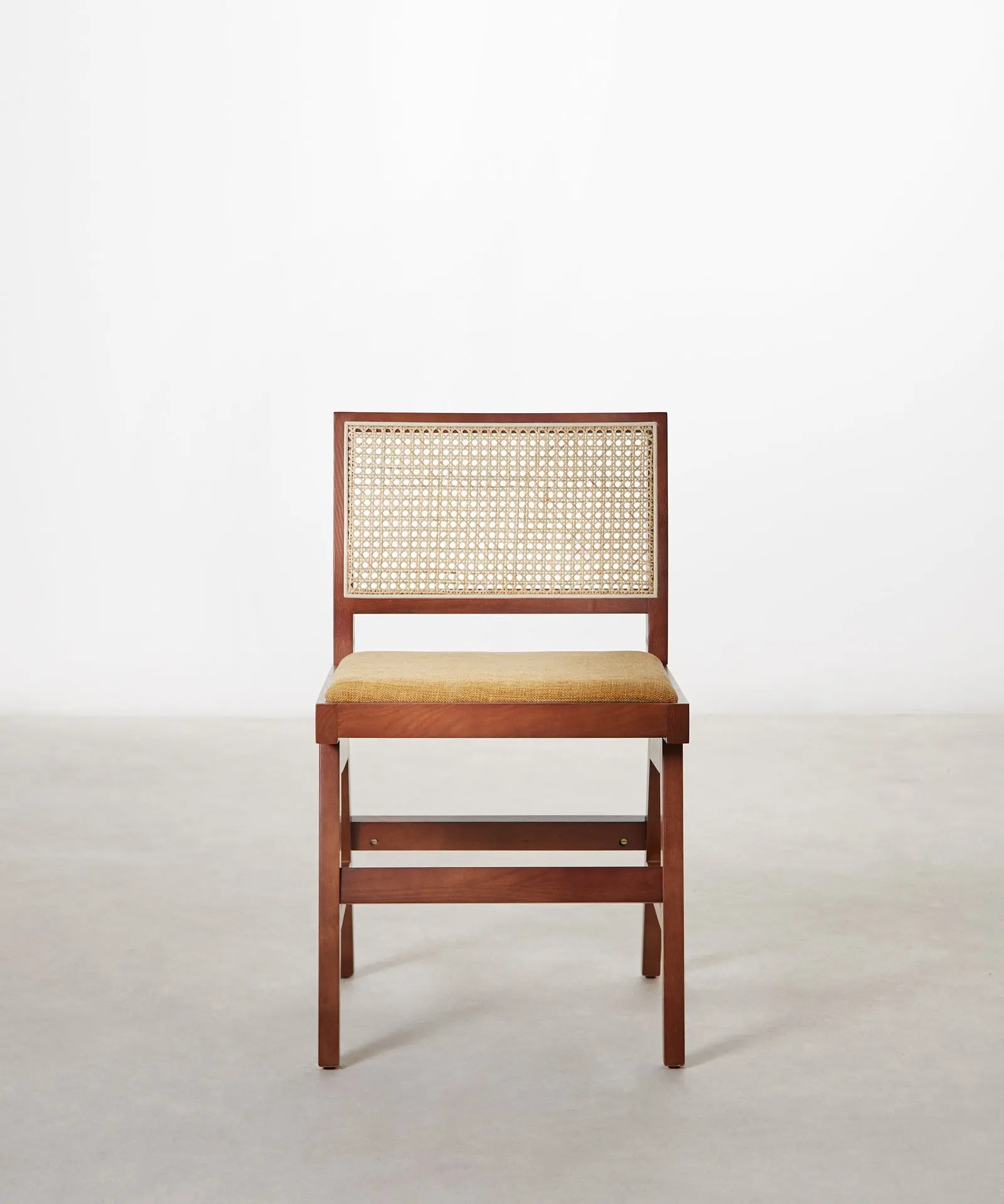 Silla de Comedor en Madera Tapizada Pauline