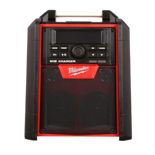 2025 Radio/Estación de Carga Milwaukee M18 con Batería de Ión-Litio y Bluetooth 2792-20
