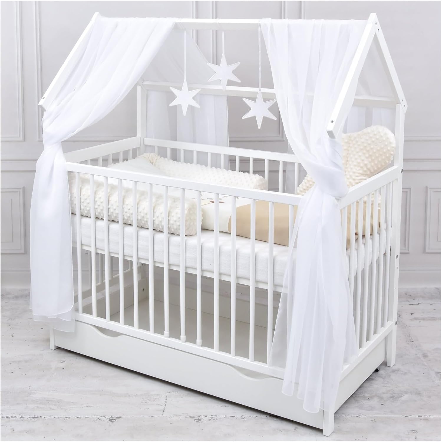 Baby Delux Babybett Komplett Set Hausbett 60x120 cm weiß Schublade Rausfallschutz Kinderbett Matratze Bettwäsche Deko Set (Prince Stars)