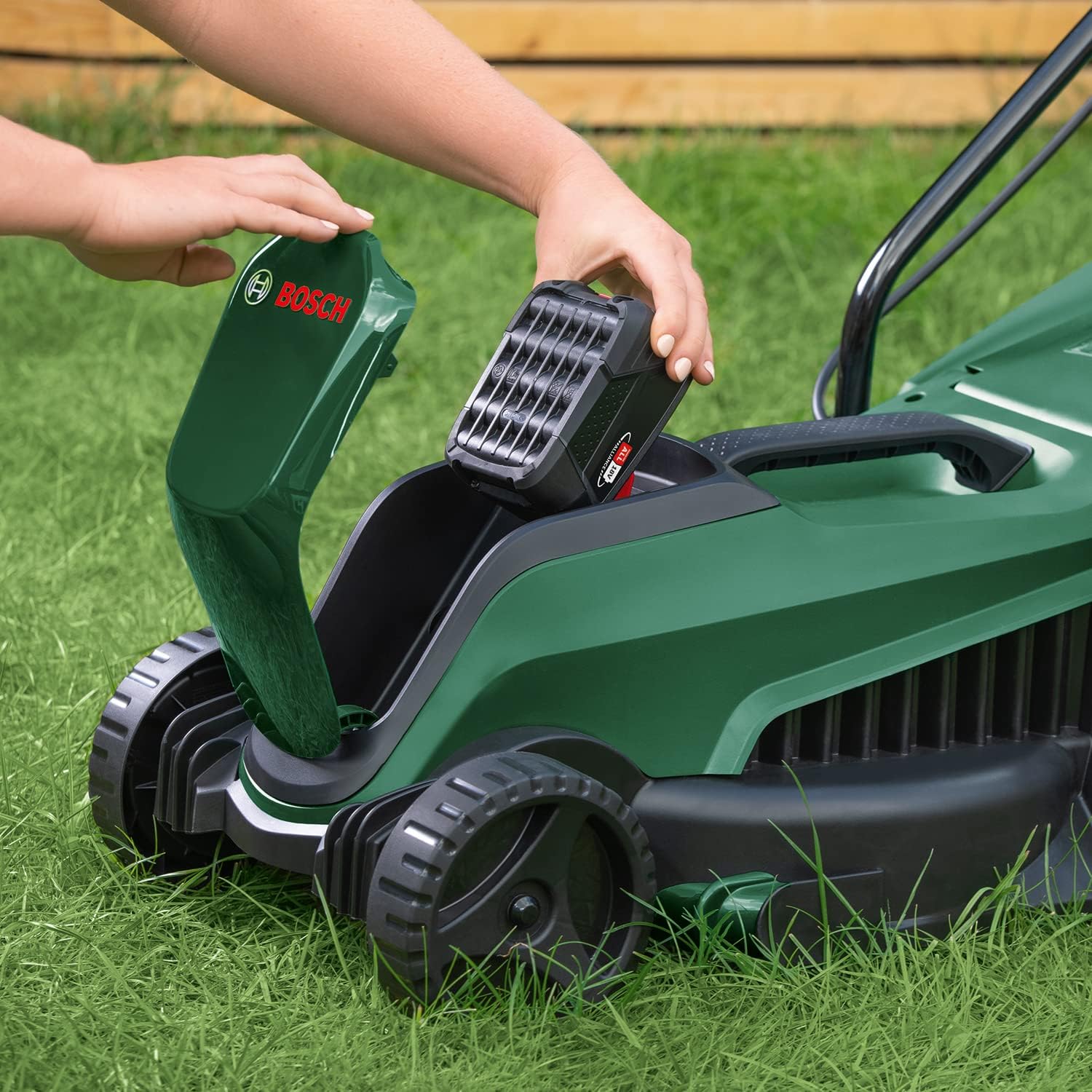 Bosch Akku-Rasenmher CityMower 18V-32-300 (18 Volt, 1x Akku 4,0 Ah, Schnittbreite: 32 cm, Rasenflchen bis 300 m, im Karton)