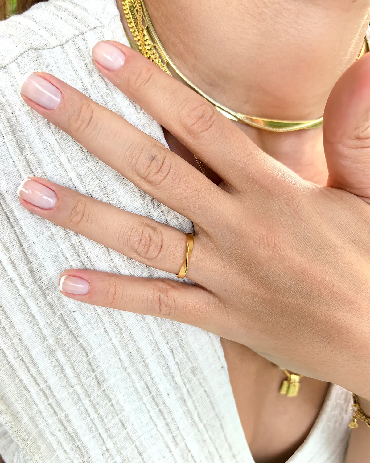 Twisted Band Ring – 18K Gold Stackable Minimalist Ring