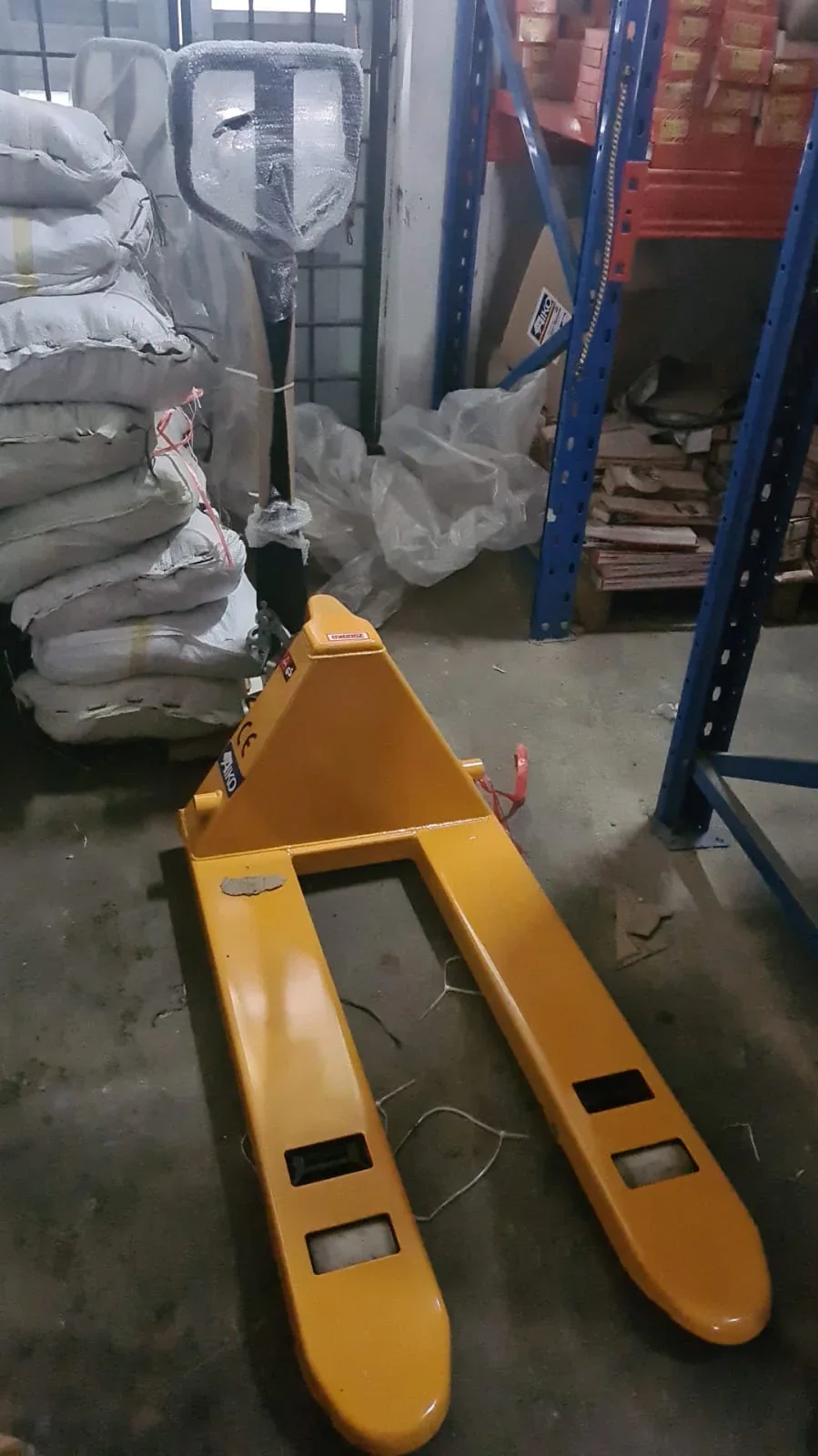 2025 Transpaleta Manual Ultraplana Aiko 2,5 Toneladas, 540 x 900 mm, Ruedas de Nylon Simples | Modelo: PT-W2.5N-540/900