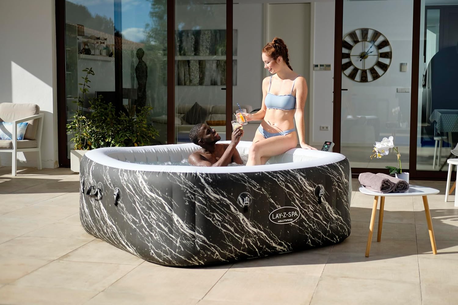 Bestway® Lay-Z-SPA® LED-Whirlpool Hollywood AirJet™ für 6 Personen 180 x 180 x 66 cm, Marmor-Optik (Marquinia)