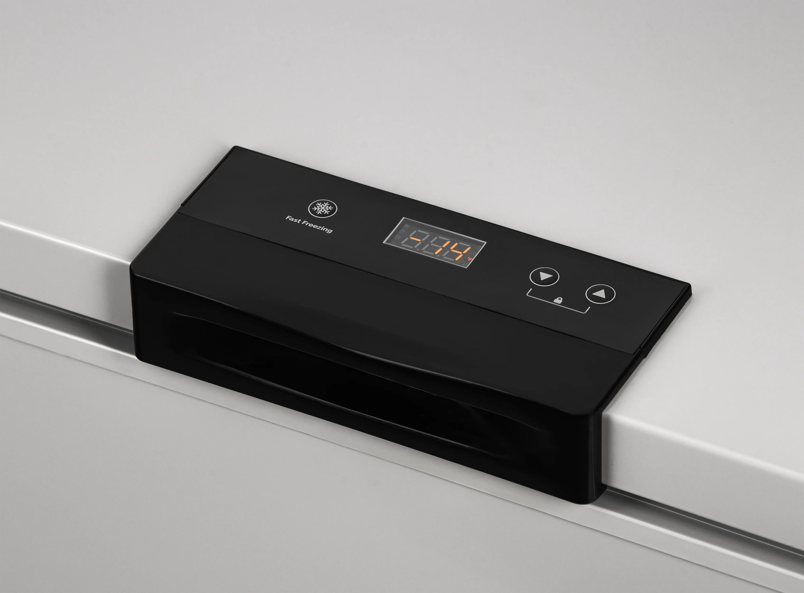 2025 Congelador tipo baúl compacto Newair®, 6.7 pies cúbicos – Gris fresco
