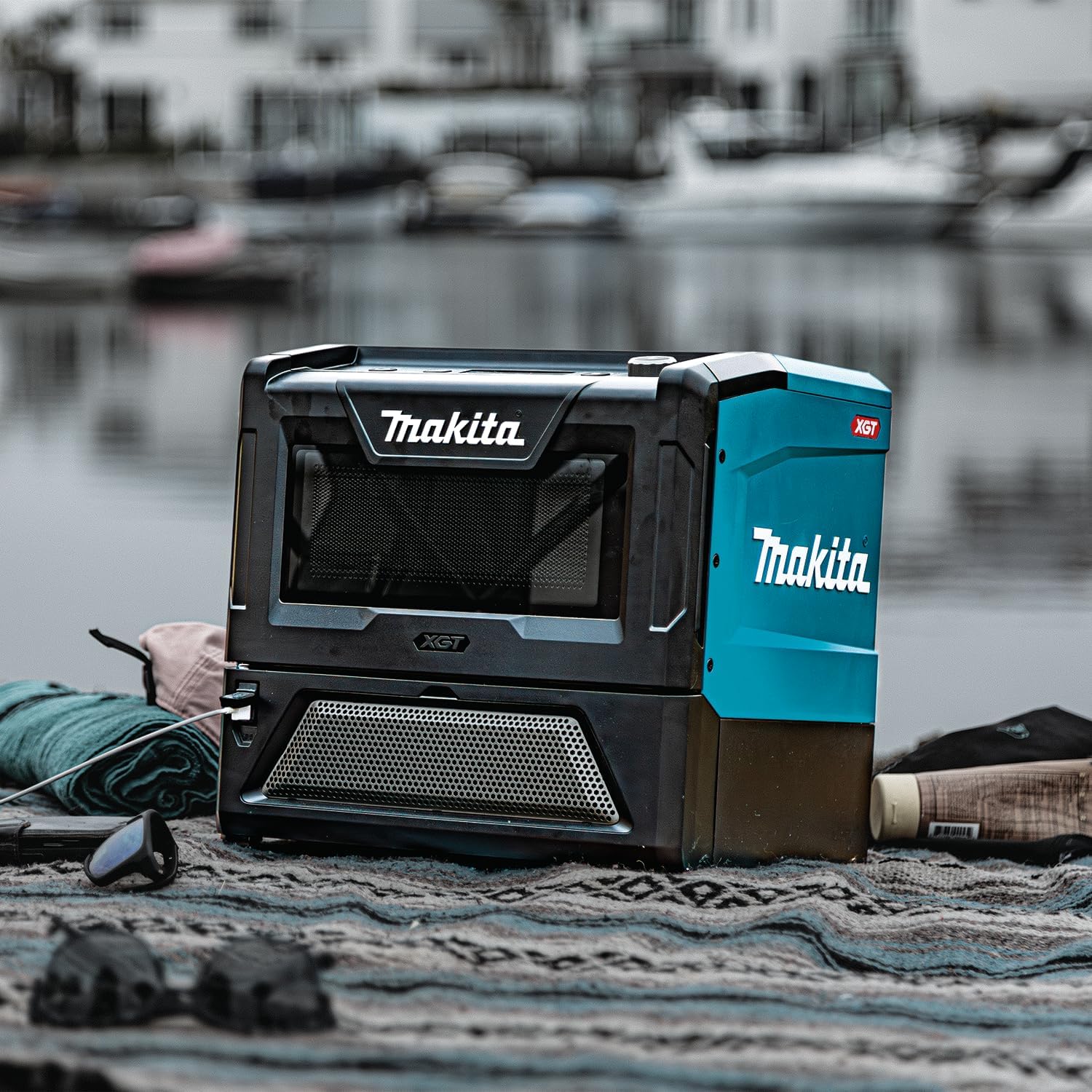 Makita MW001GZ Accu-magnetron 40V max. 350/500 W, 8 l (zonder accu, zonder lader)