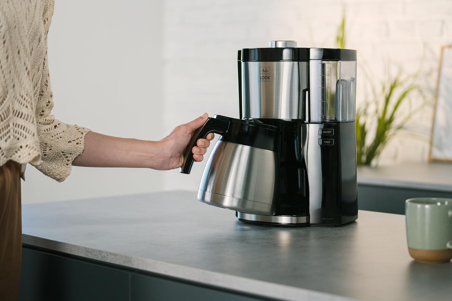 Melitta Look Perfection - Filterkaffeemaschine - mit Thermokanne - Tropfstopp - 10 Tassen - Schwarz (1025-16)