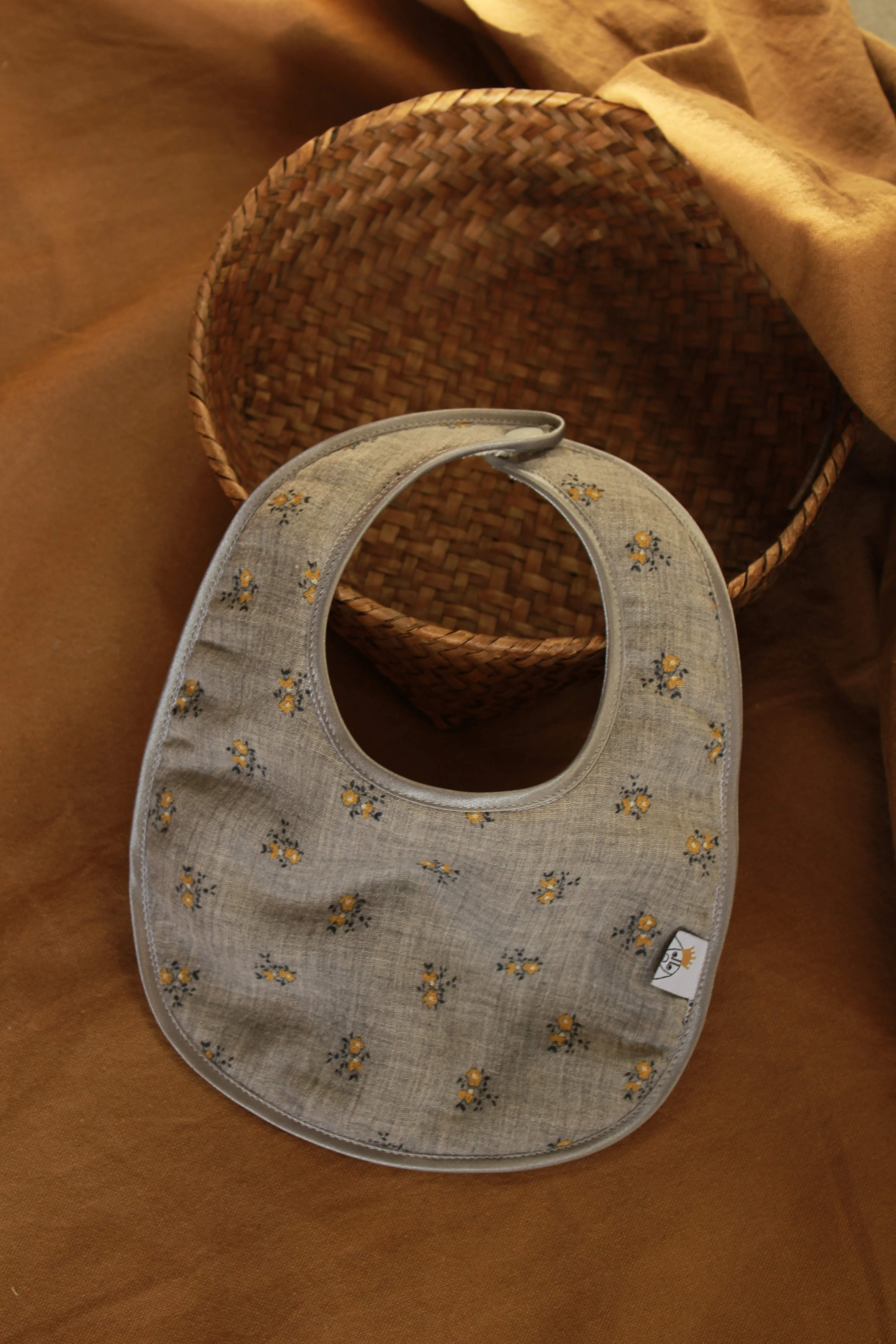 Babero Melange Flor + Rizo