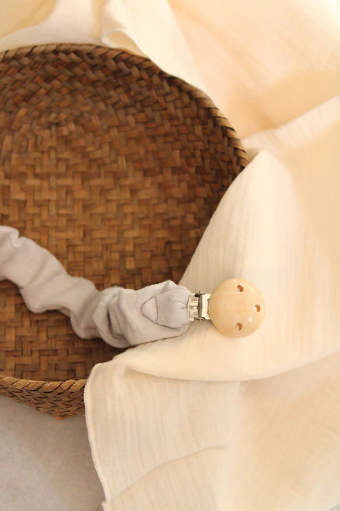 Chupetero Fruncido Gasa Gris Humo