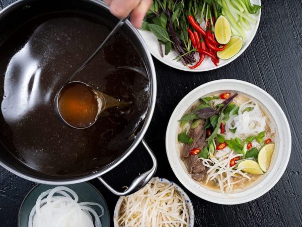 10 Quart Hybrid Nonstick Saucepan and Lid, Dishwasher and Oven Friendly, Compatible with All Cooktops