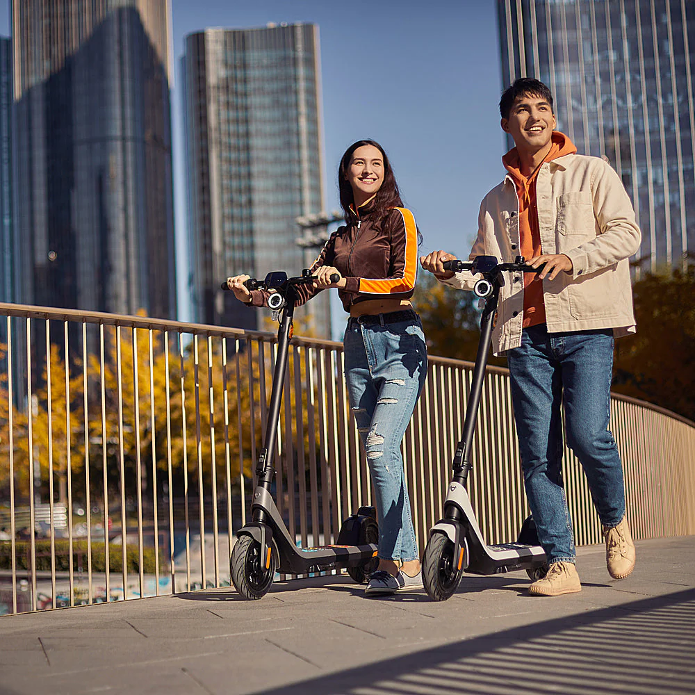 2025 NIU - Patinete Eléctrico Plegable KQi2 Pro con Alcance Máximo de 25 millas y Velocidad Máxima de 17.4 mph - Gris