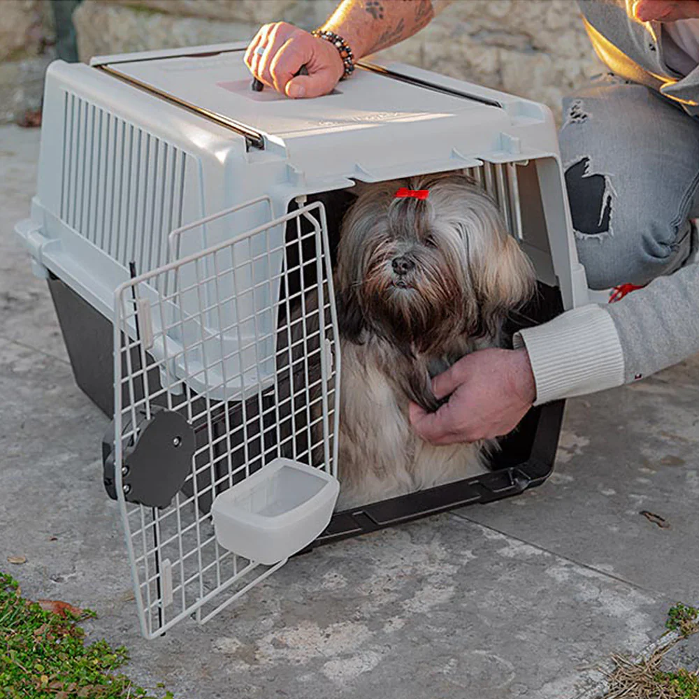 2025 Atlas 40 – Transportín para perro de tamaño mediano, seguro, ventilado y conforme a la normativa IATA. Con asa práctica, comedero y accesorios opcionales