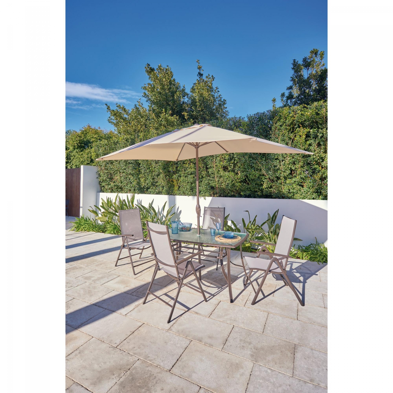2026 Conjunto de Jardín de Acero Mesa + 4 Sillones + 1 Parasol, Málaga