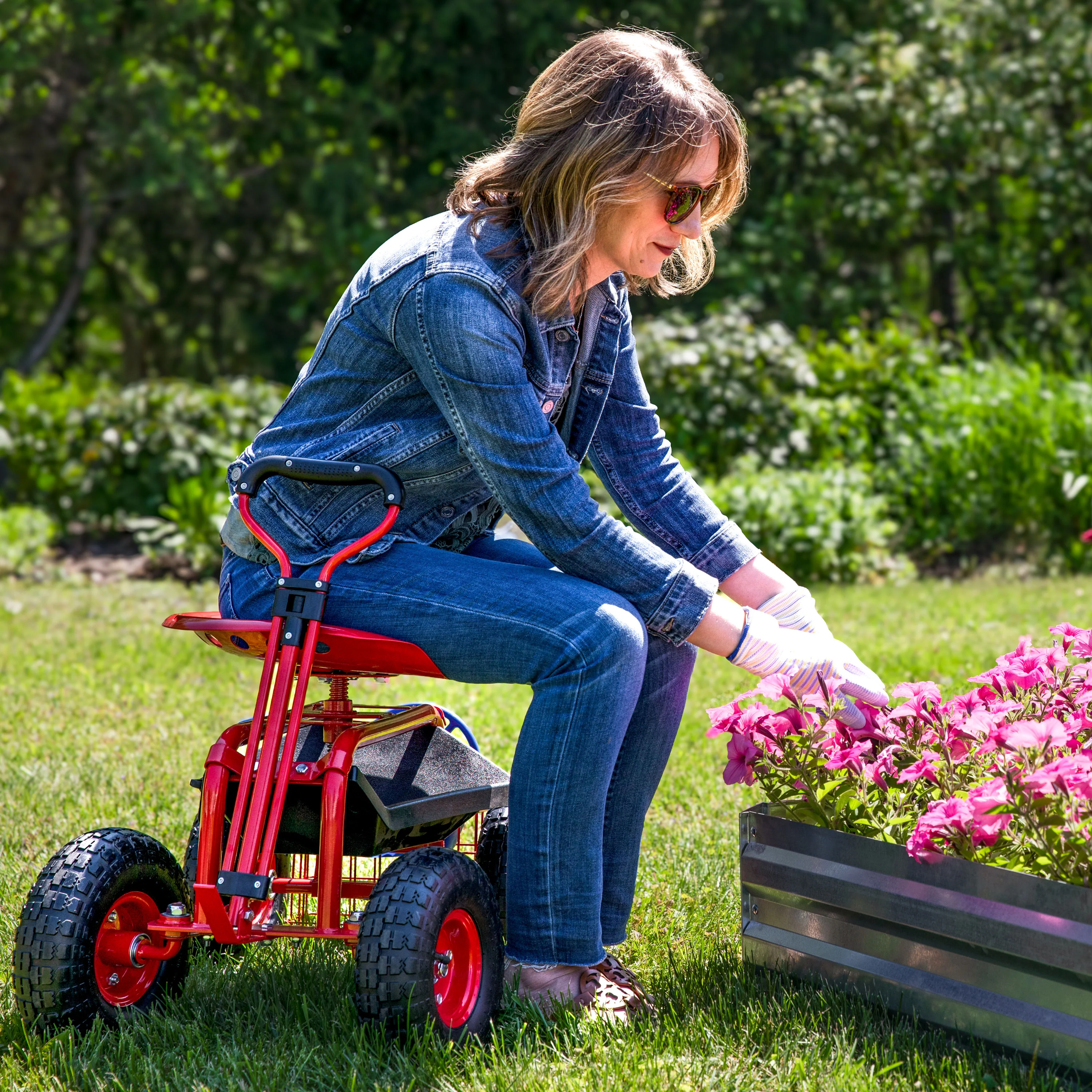 2025 Carrito de Jardín Rodante Sunnydaze con Asiento Giratorio y Manillar de Dirección