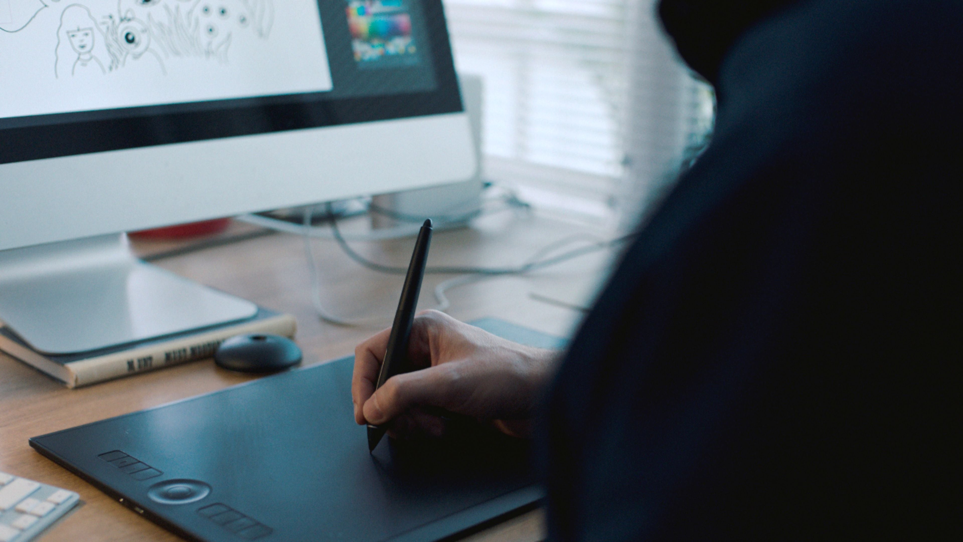 Wacom – Intuos Pro Pen Drawing Tablet (Medium) – Black