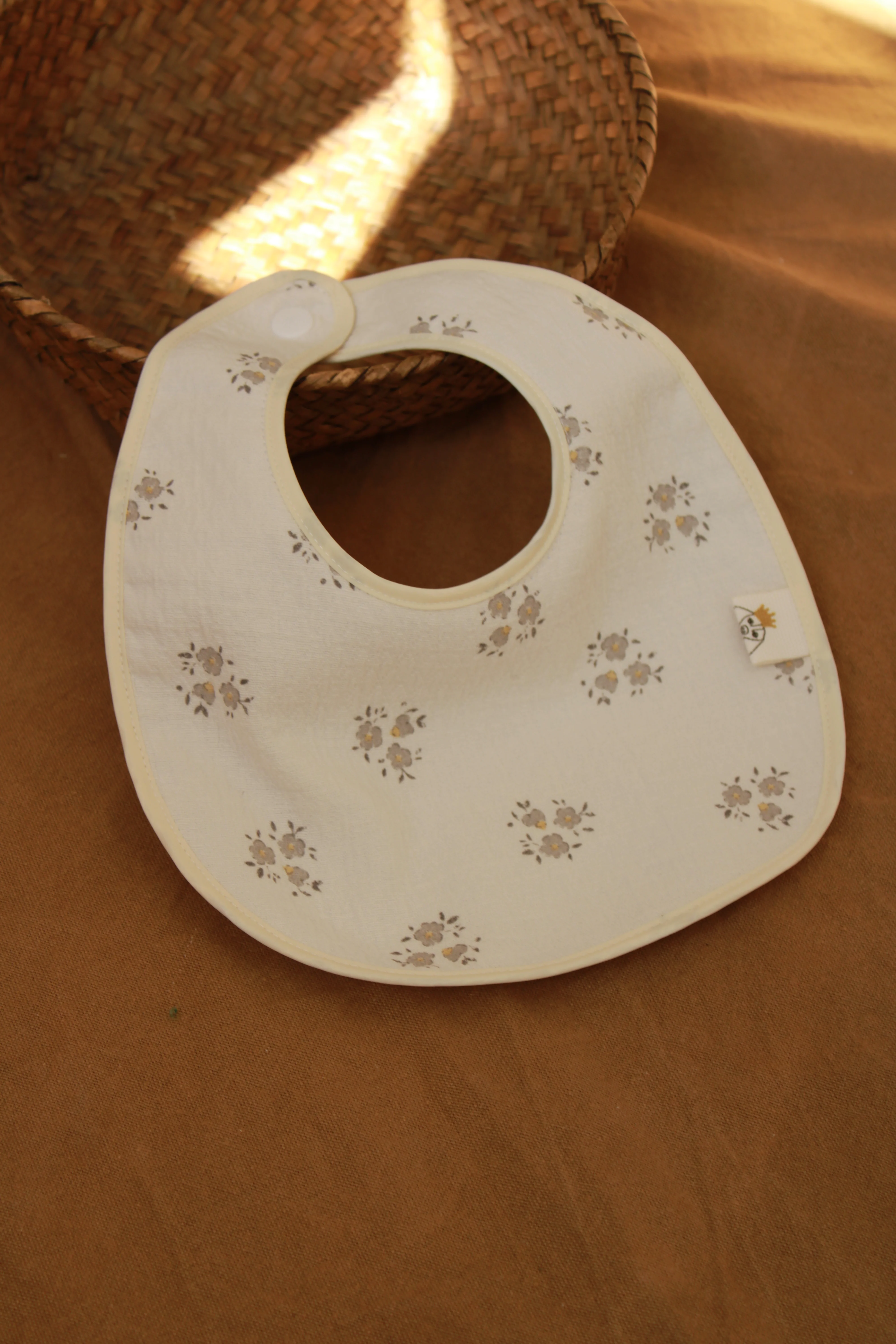 Babero Inti Gris + Rizo