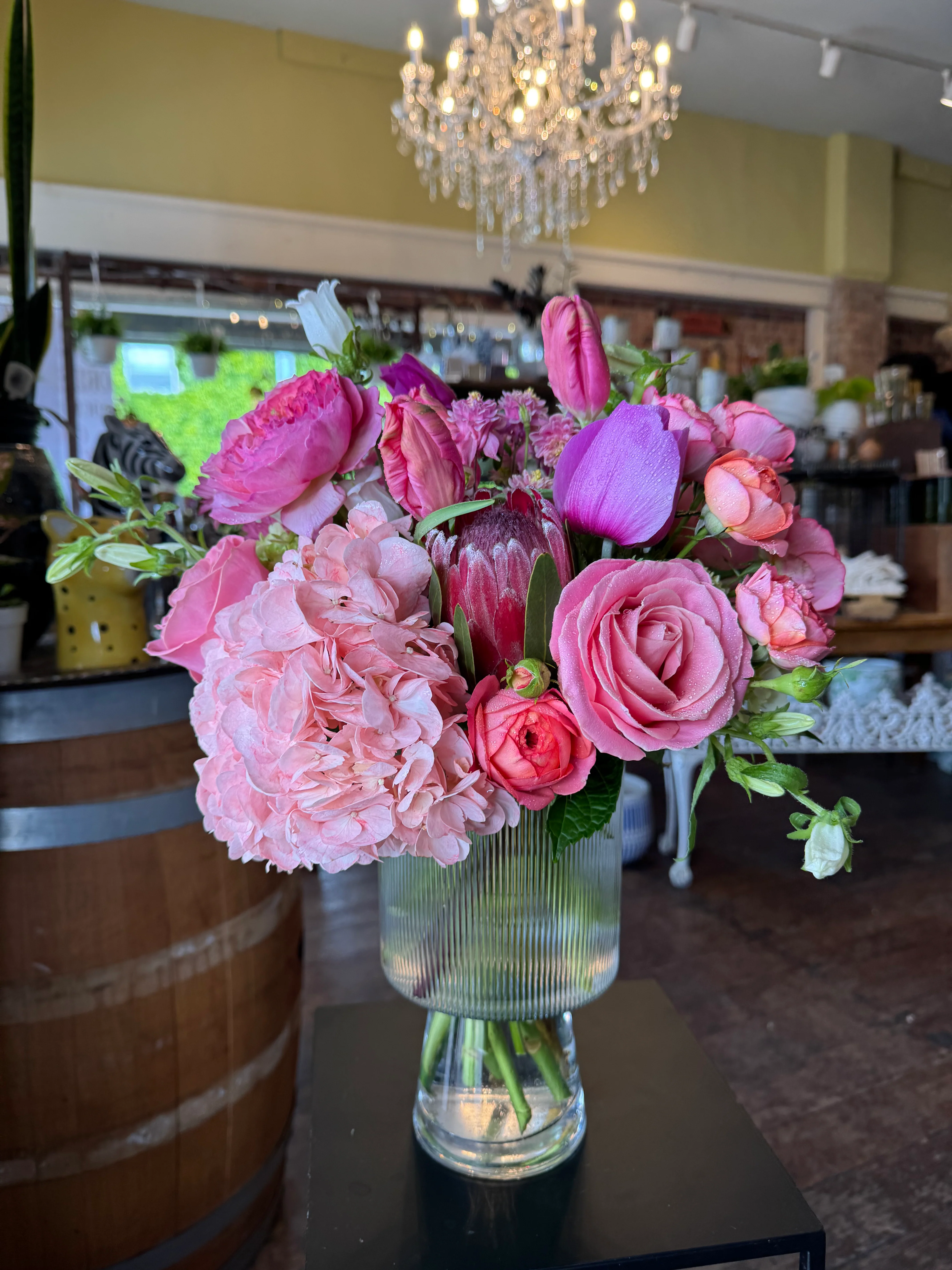 La Vie en rose - Seasonal Pink Floral Arrangement