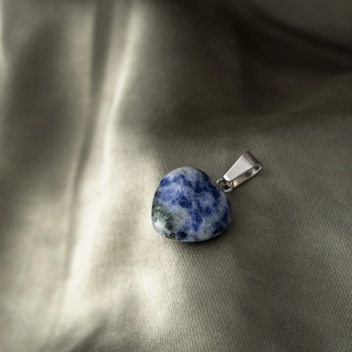 Hanger Edelsteen Hart - Geslepen Sodaliet Hartje - Zelfvertrouwen