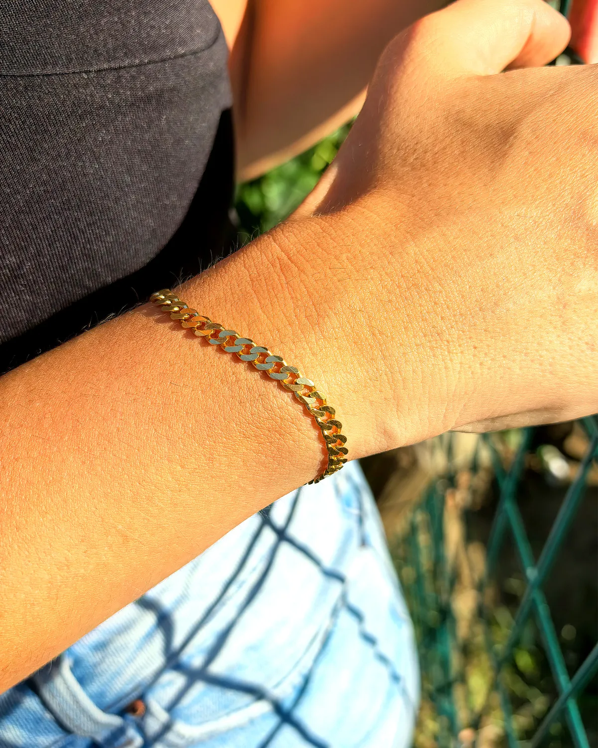 18K Gold Curb Chain Bracelet – Timeless Strength