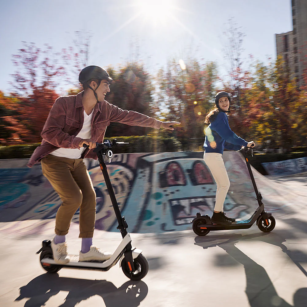 2025 NIU - Patinete Eléctrico Plegable KQi2 Pro con Alcance Máximo de 25 millas y Velocidad Máxima de 17.4 mph - Gris