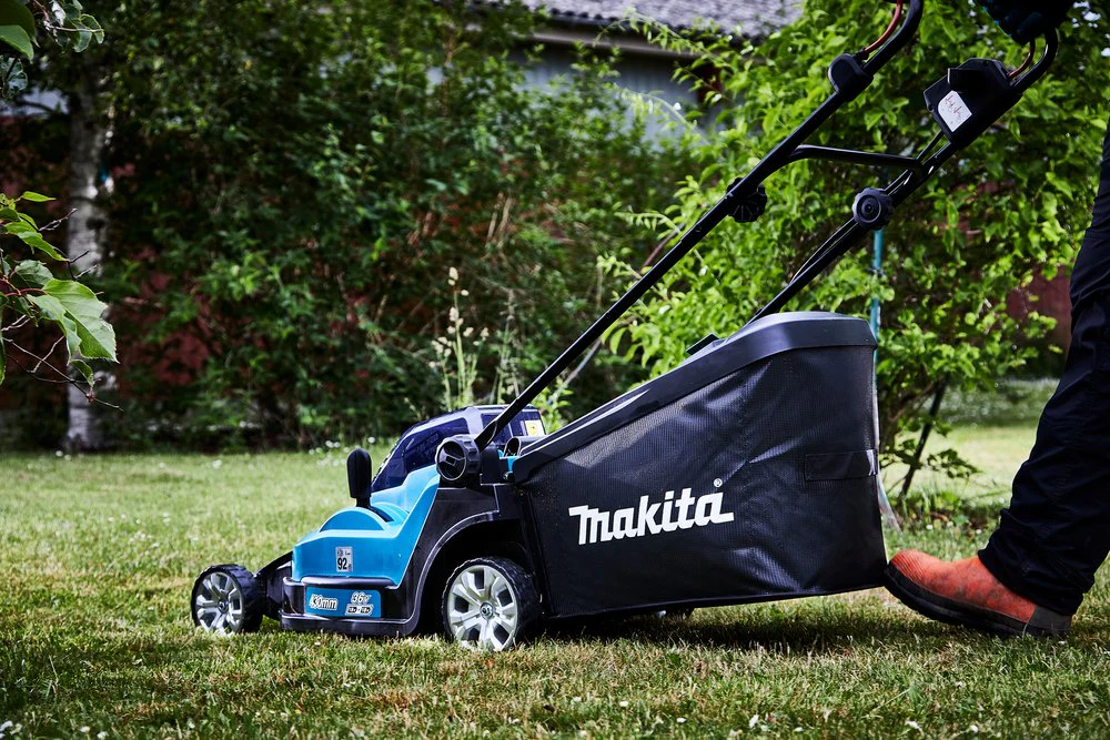 Makita Akku-Rasenm?her DLM330Z - ohne Akku und Ladeger?t
