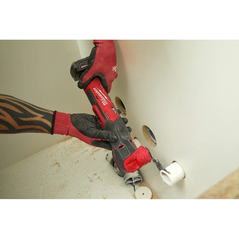 2025 Herramienta Oscilante Multifunción Milwaukee M12 FUEL™ – Potencia, Precisión y Confort en un Solo Equipo