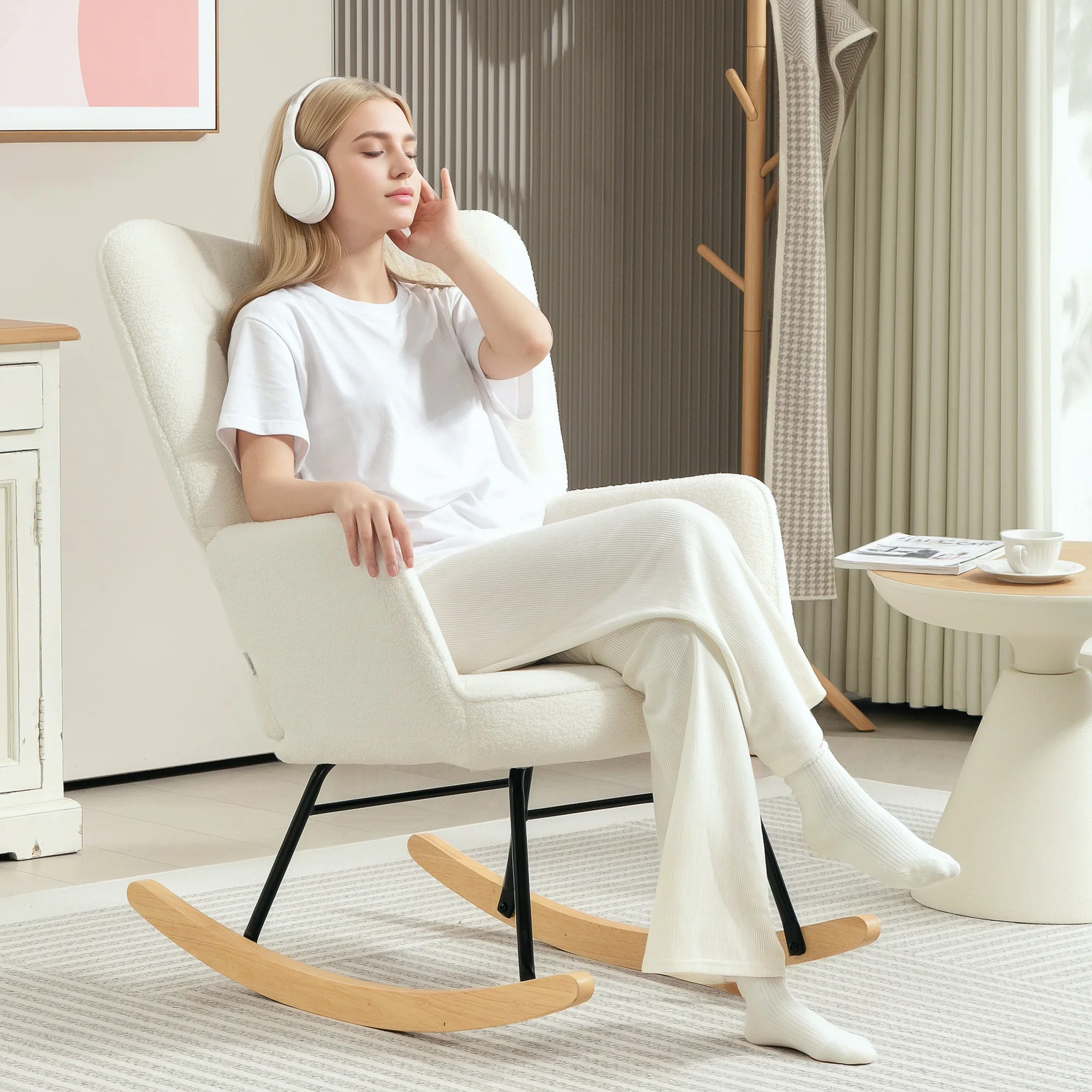 HOMCOM Schommelstoel in Berbervlies Look met Armleuningen, Ergonomische Stoel met Houten Glijders, voor Woonkamer, Slaapkamer, Wit