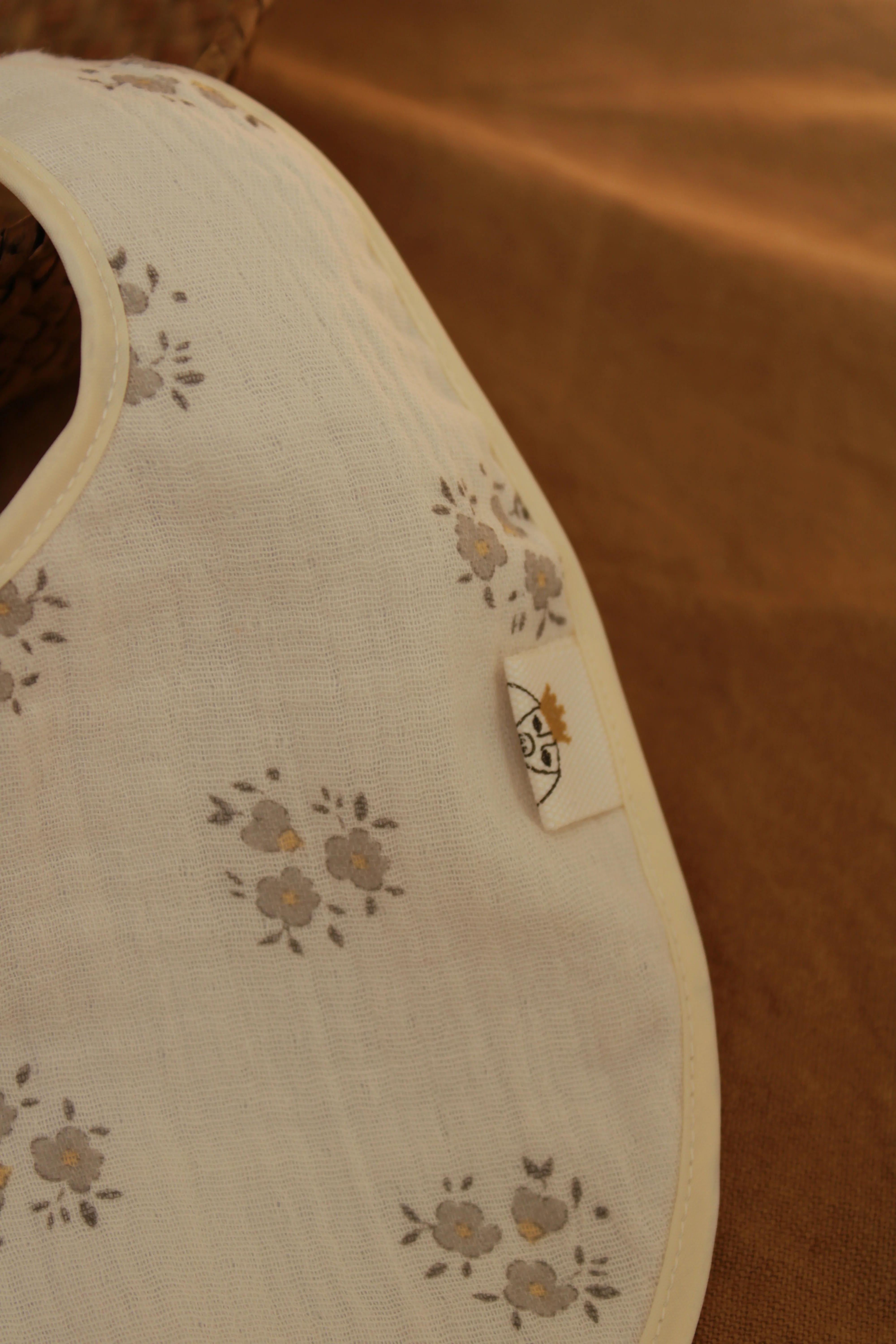 Babero Sia Gris + Rizo