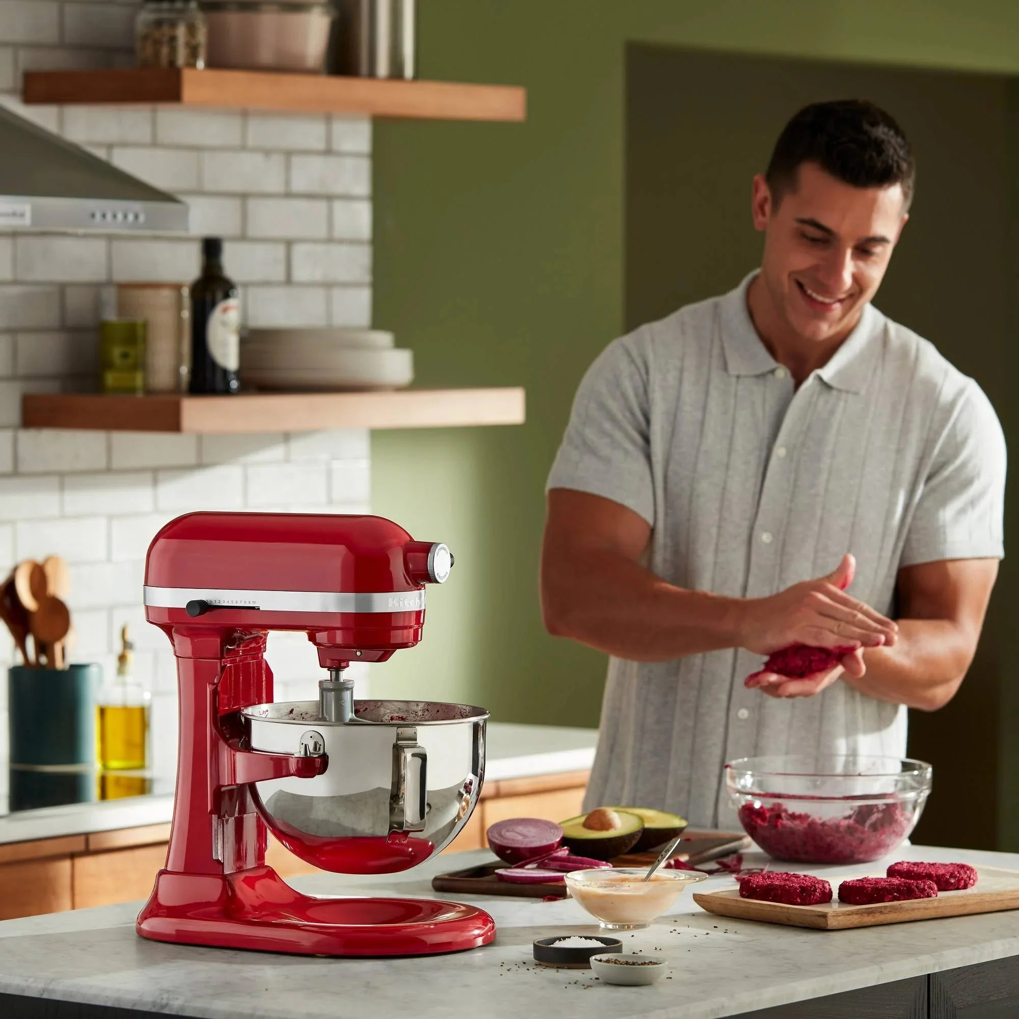 Batidora de pedestal KitchenAid de 5.5 cuartos con tazón elevable - Rojo Imperio