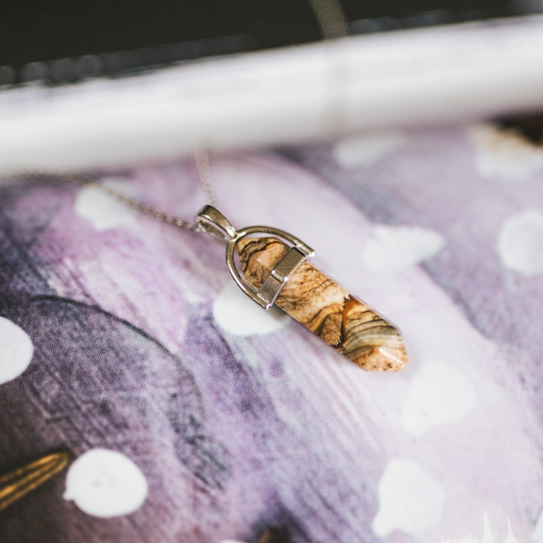 Dubbelpunt Hanger - Bruine Jaspis - Hexagonaal Geslepen - Moed