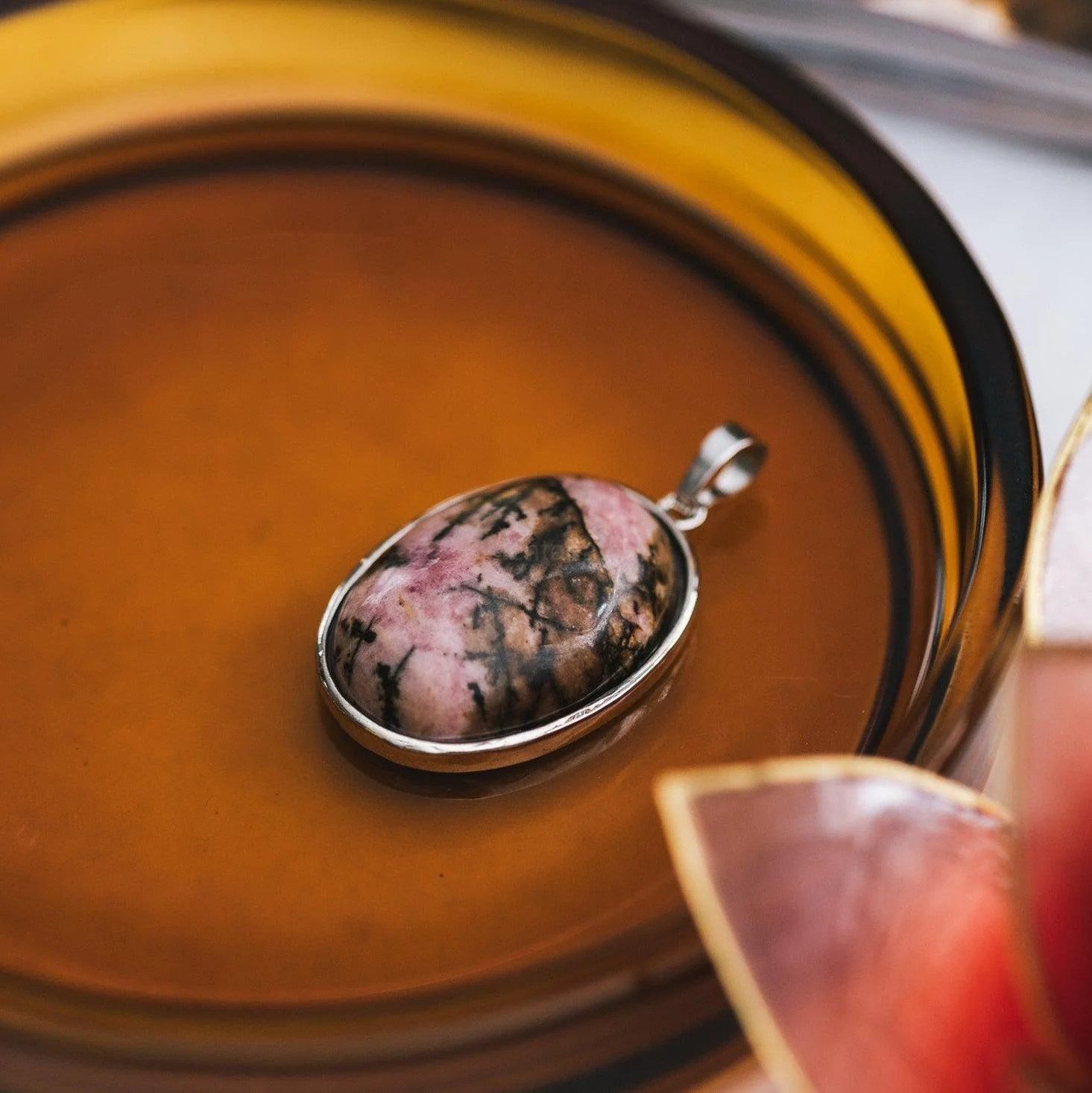 Hanger Rhodoniet - Ovaal Geslepen - Cabochon Edelsteen - Compassie