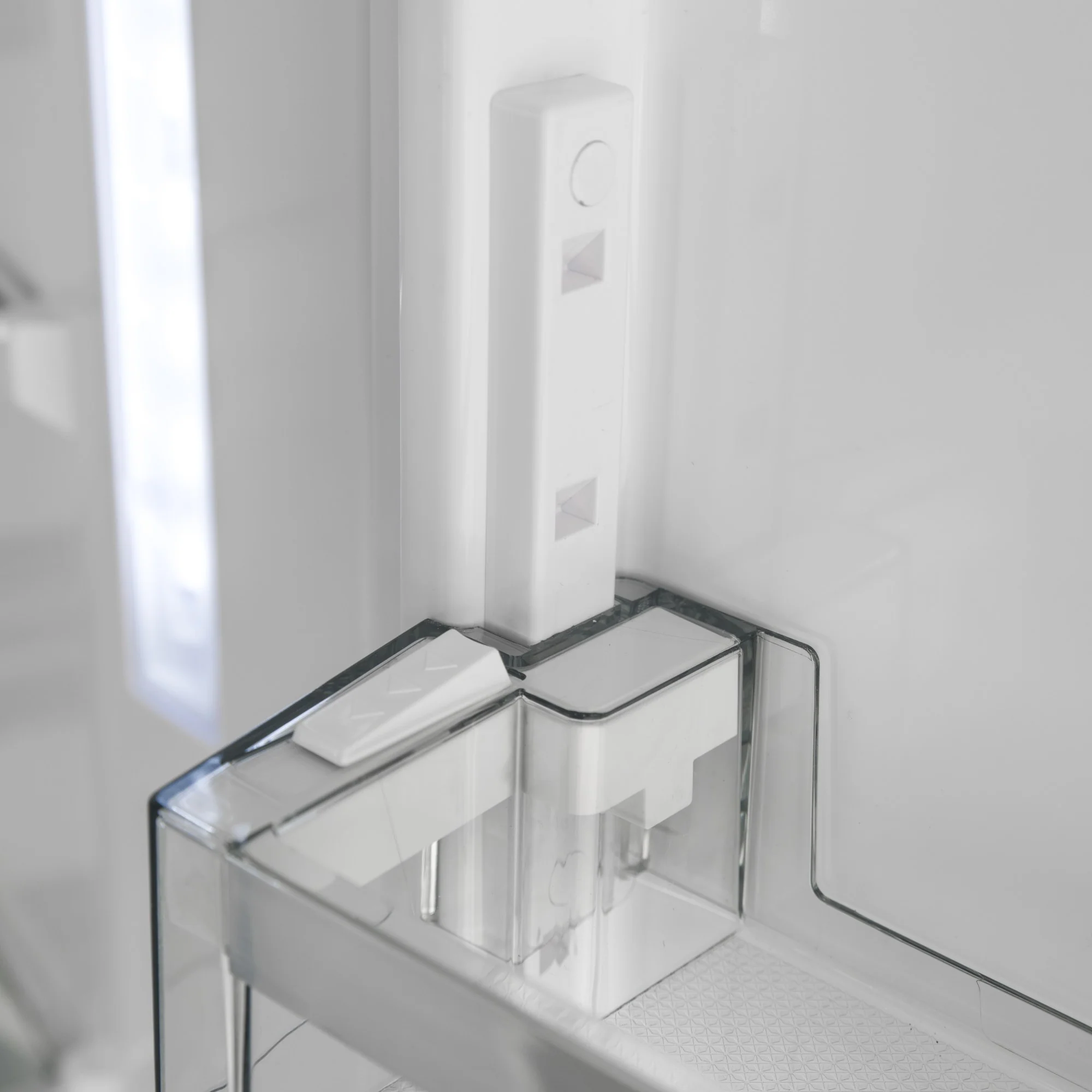 Sharp Einbaukühlschrank mit Gefrierfach SJ-LD180E0XD/CH-Norm, 123er-Nische, Festtür