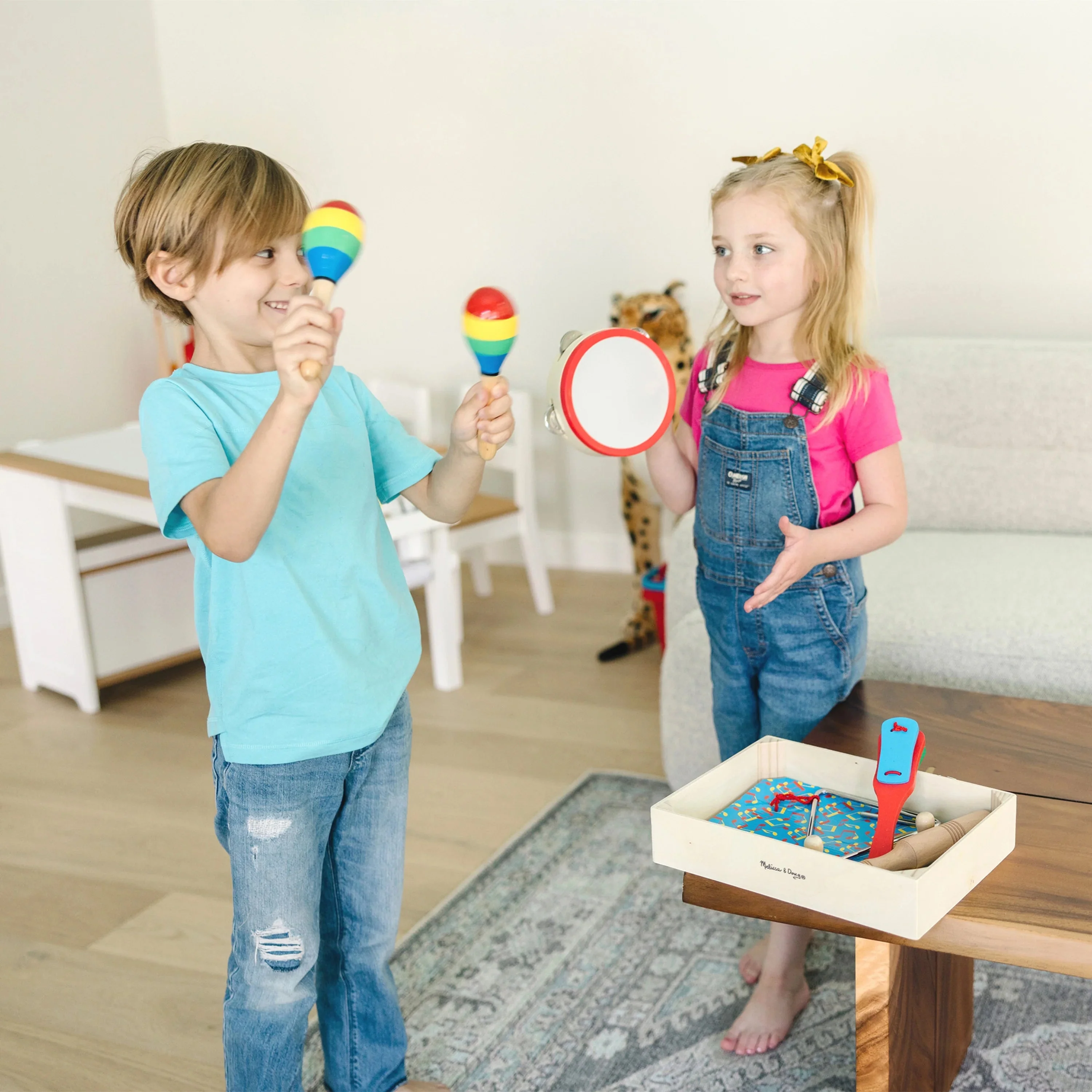 Melissa & Doug Band-in-a-Box ¡Aplaude! ¡Choca! ¡Toca! – Set de Instrumentos Musicales de 10 Piezas