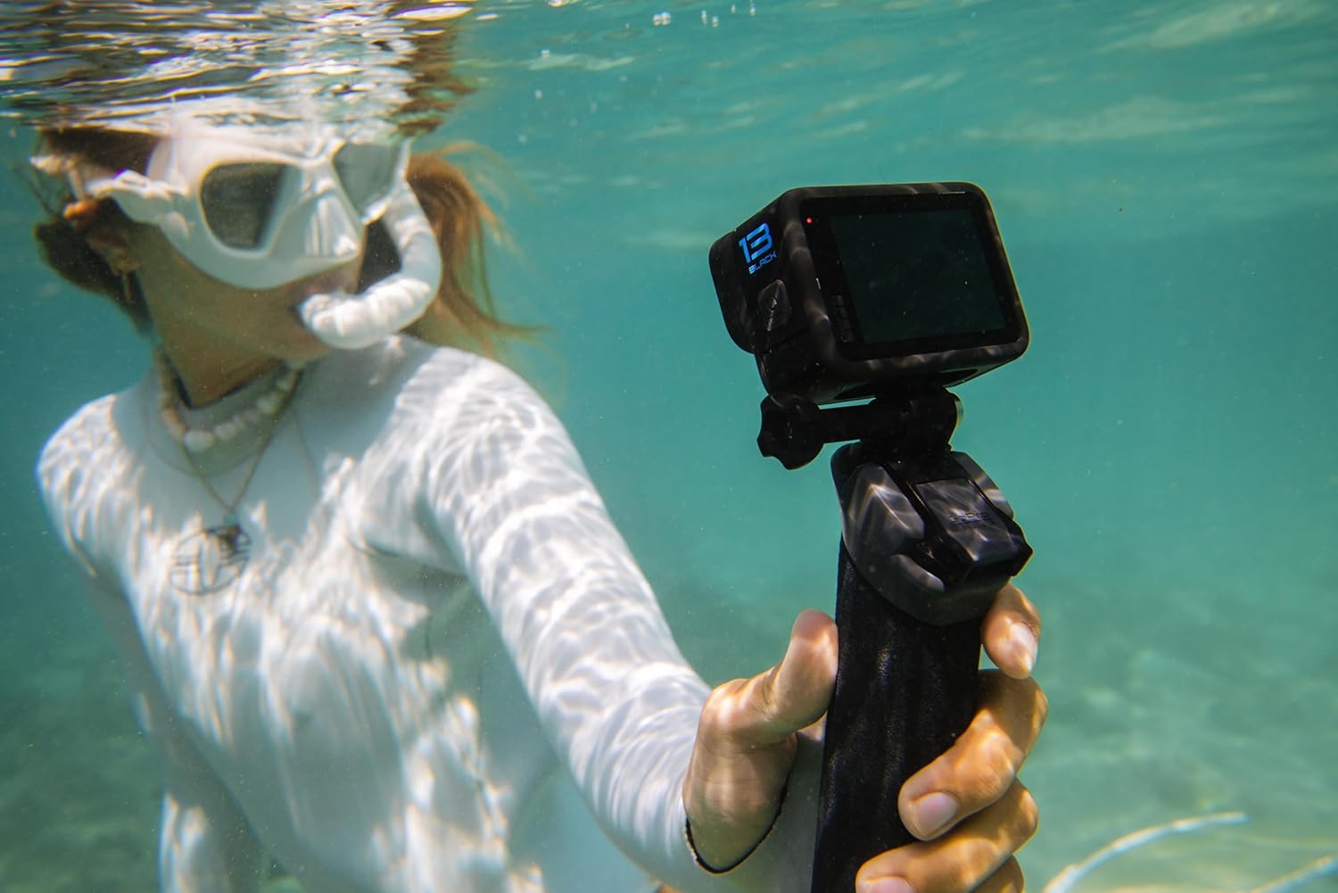 GoPro HERO13 Black - Cámara de acción Resistente al Agua con vídeo 5.3K60, fotografía de 27 MP + compatibilidad con Lentes Serie HB