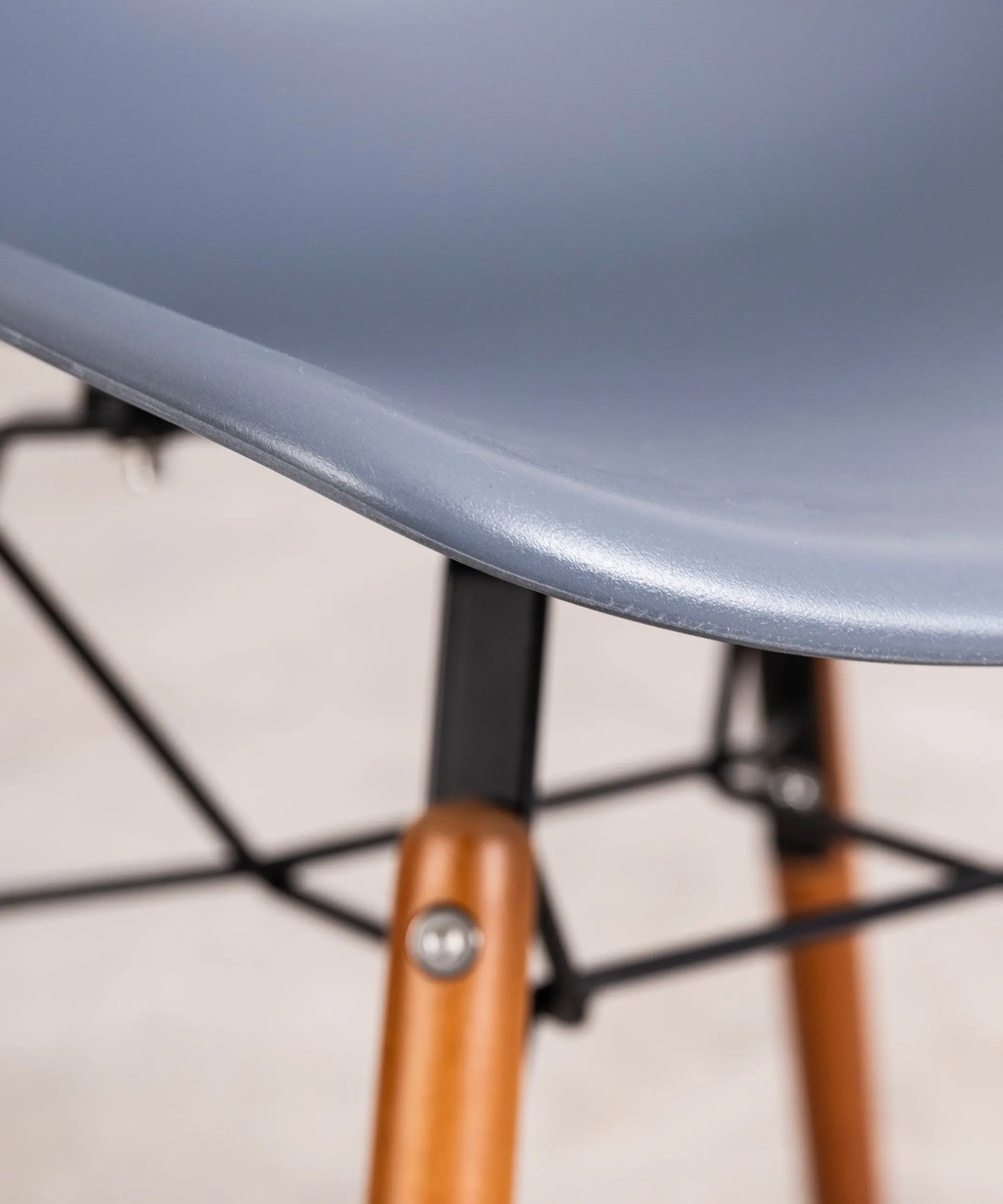 Silla de Polipropileno y Madera Elon