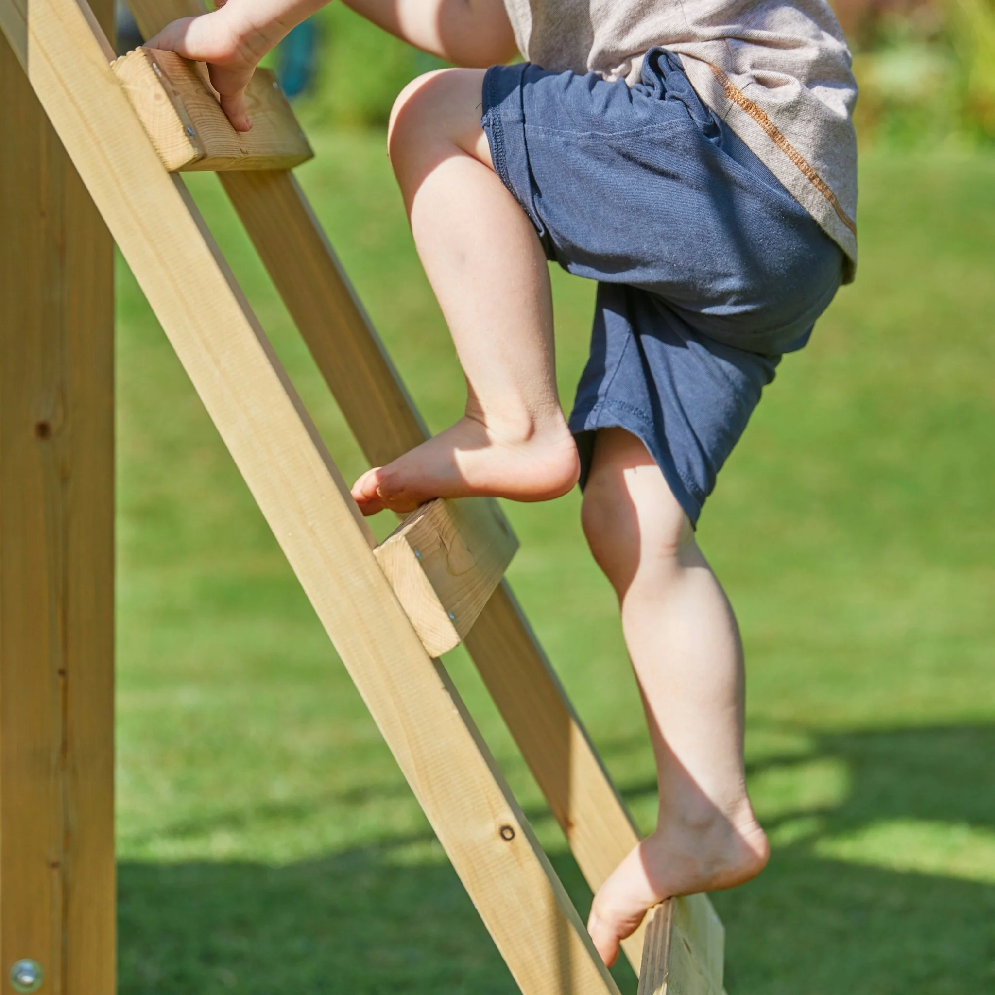 TP Castlewood Ludlow Houten Klimrek met Enkele Schommel en Glijbaan ?C FSC? gecertificeerd
