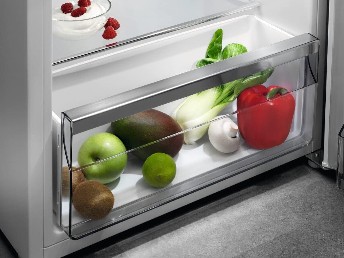 AEG RTS811DXAW Freistehender Tisch-Kühlschrank / 845 mm / 4-Sterne-Gefrierfach / 120 L / D