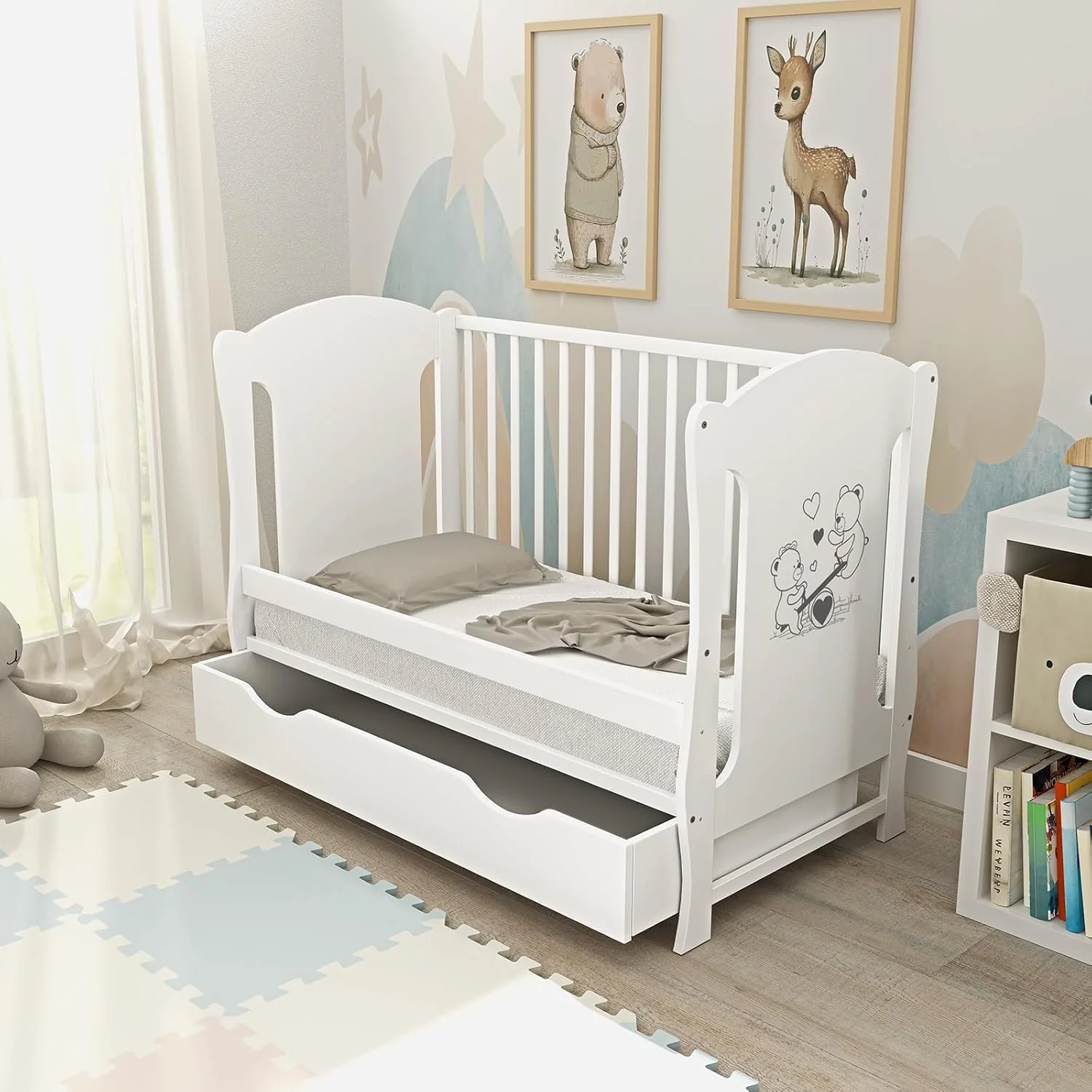 Lettino Baby Delux 60x120 bianco trasformabile in lettino per bambini con cassetto materasso e dondolo con motivo orsetto