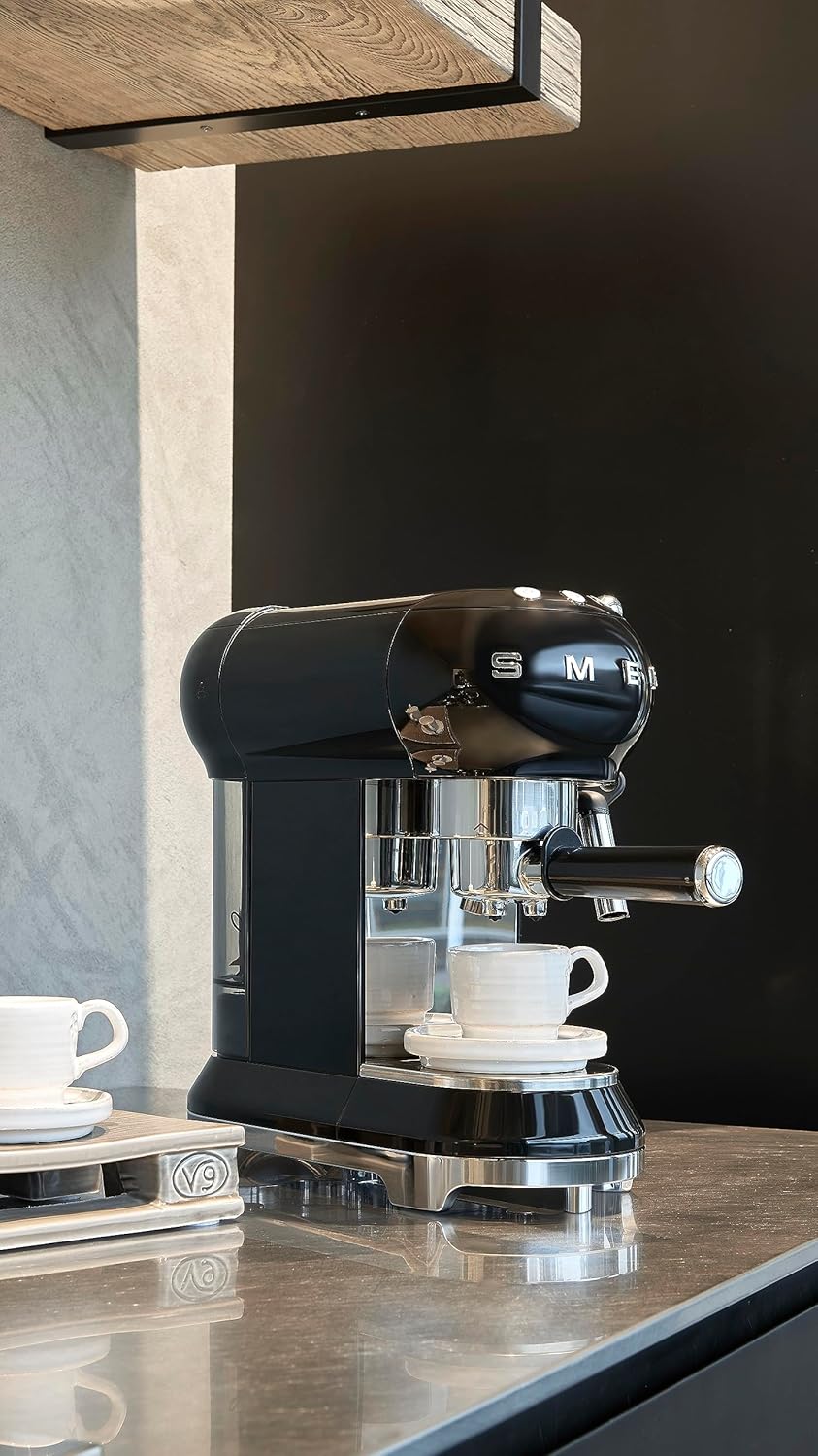 Smeg, ECF01PGEU Manual Espresso-Kaffeemaschine, Cappuccino -System, Thermoblock, groe Tassengehuse und Doppelkaffeefunktion, 1 l Wassertank, kompakte Abmessungen, 1350W, Pastellgrün