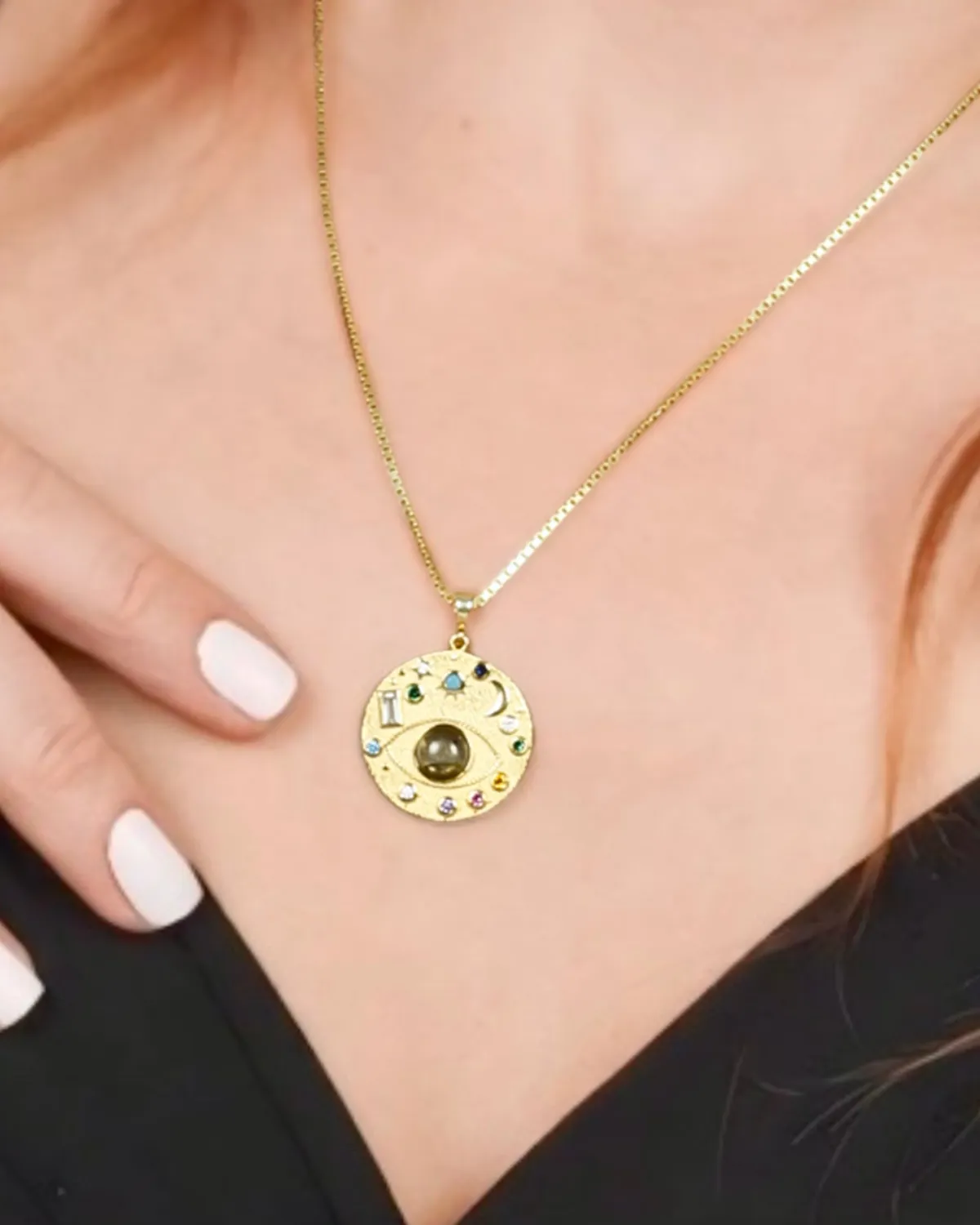 Celestial Eye Labradorite Pendant – 18K Gold Charm