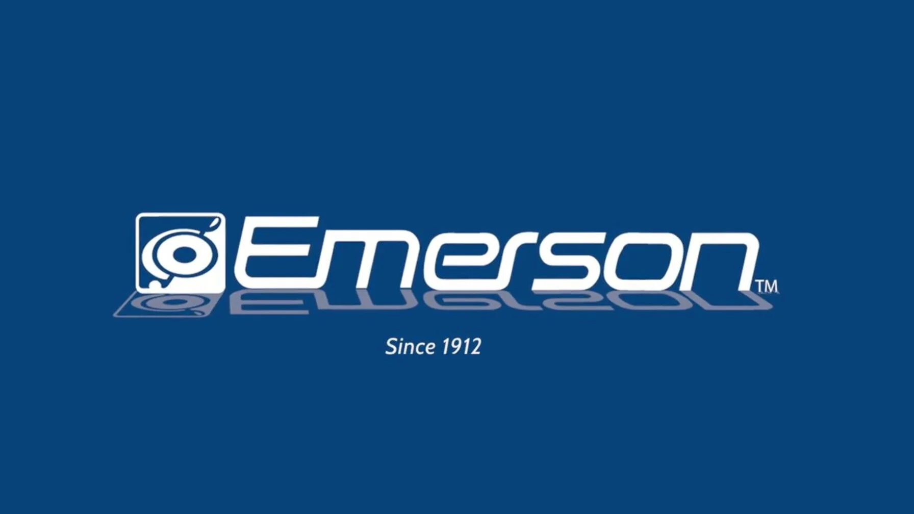 2025 Microondas retro negro Emerson 0,9 pies³ 800 W con función grill, modelo MWRG0901BK.