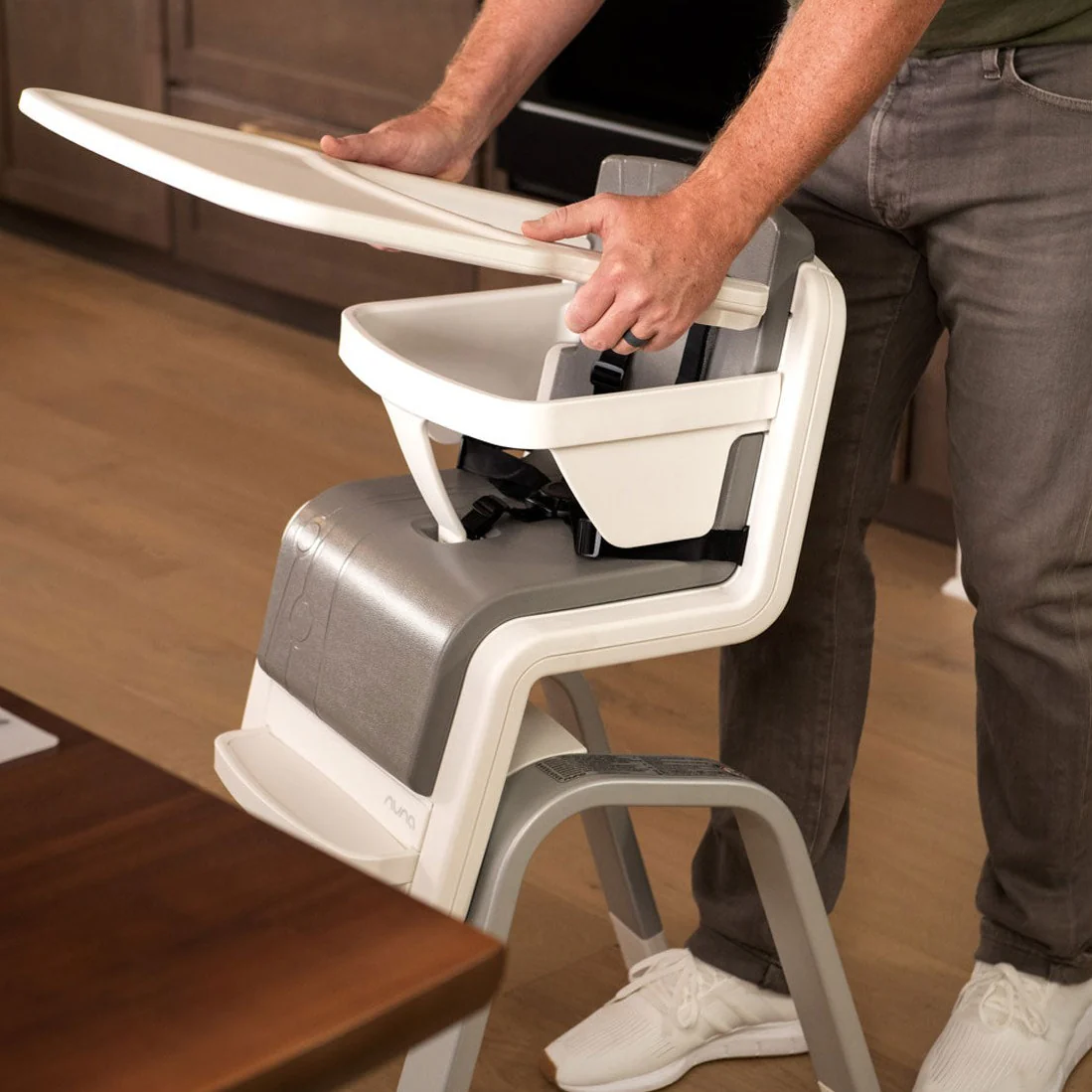 Hoogstoel Nuna ZAAZ met MagneTech Secure Snap