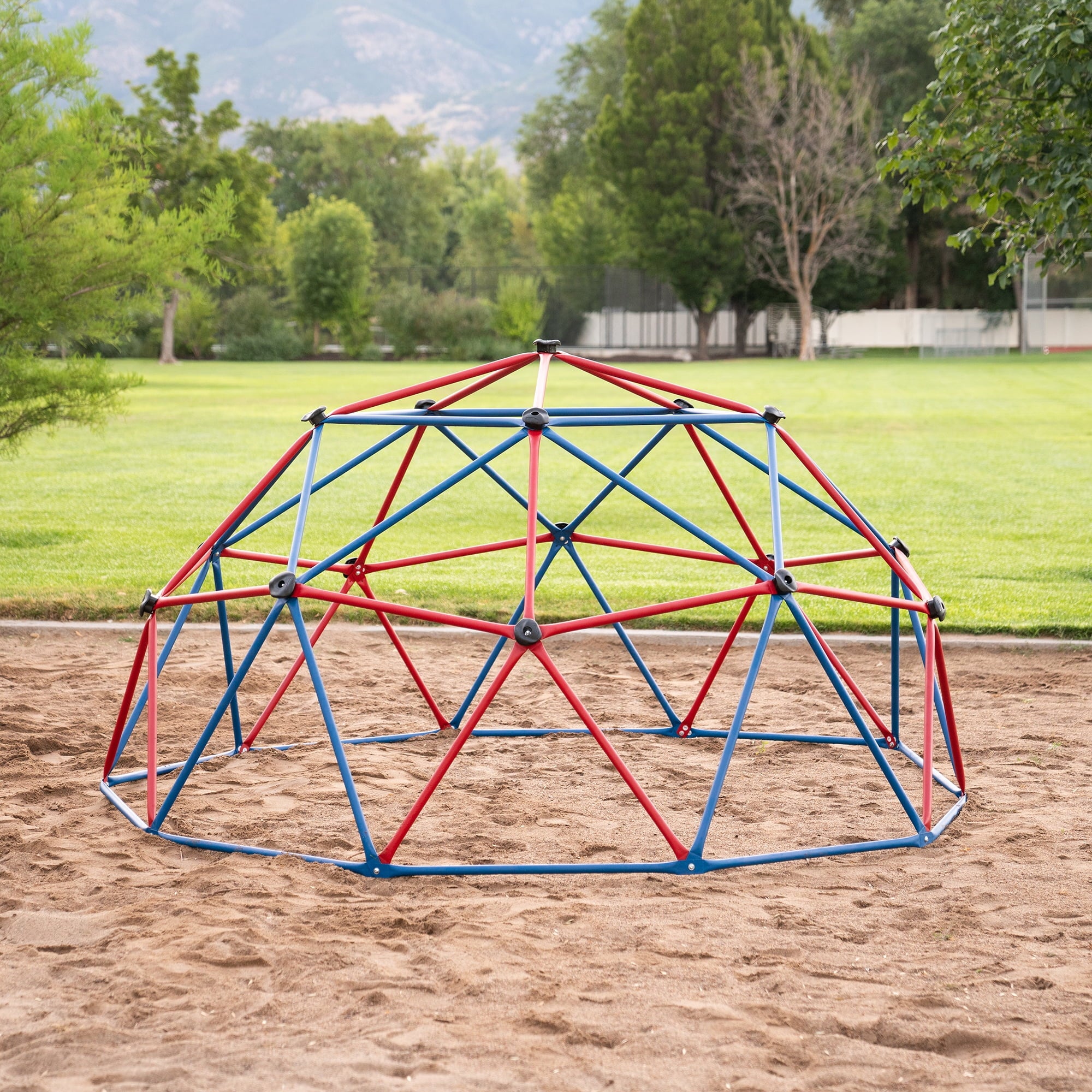 2025 Escalador Geodomo Lifetime para Niños de 5 pies de alto y 10 pies de ancho, Rojo y Azul (101301)