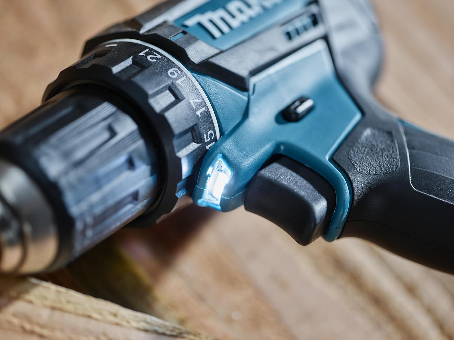Makita DDF482RFJ Akku-Bohrschrauber 18V / 3,0 Ah, 2 Akkus + Ladegerät im MAKPAC